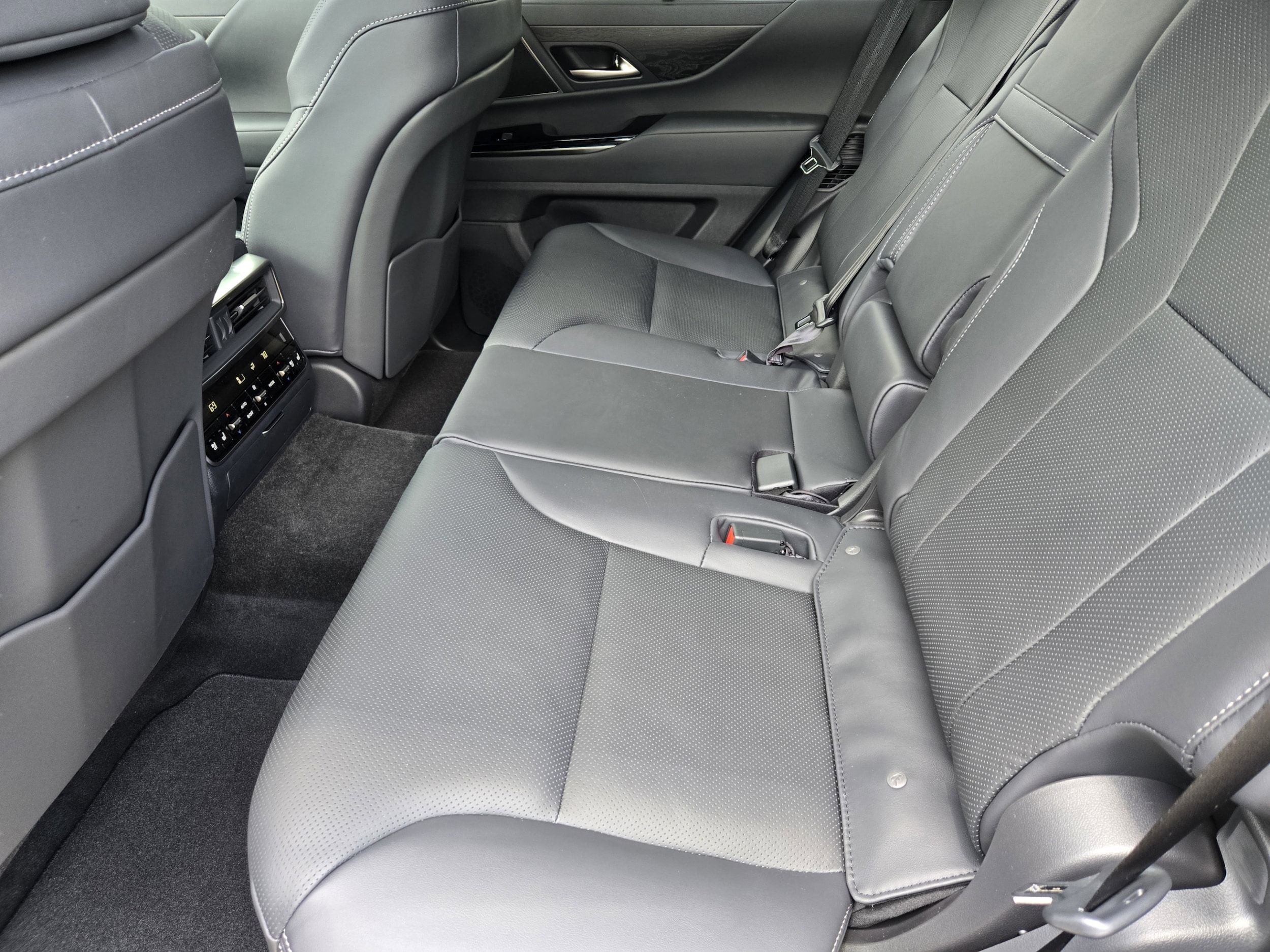2026 Lexus LX 700h Luxury - Photo 18