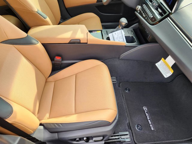 2025 Lexus ES 350 - Photo 10