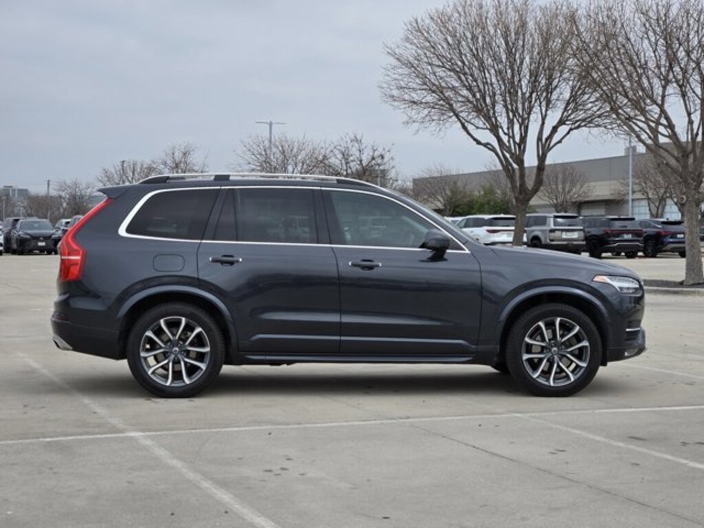 Used 2017 Volvo XC90 Momentum SUV