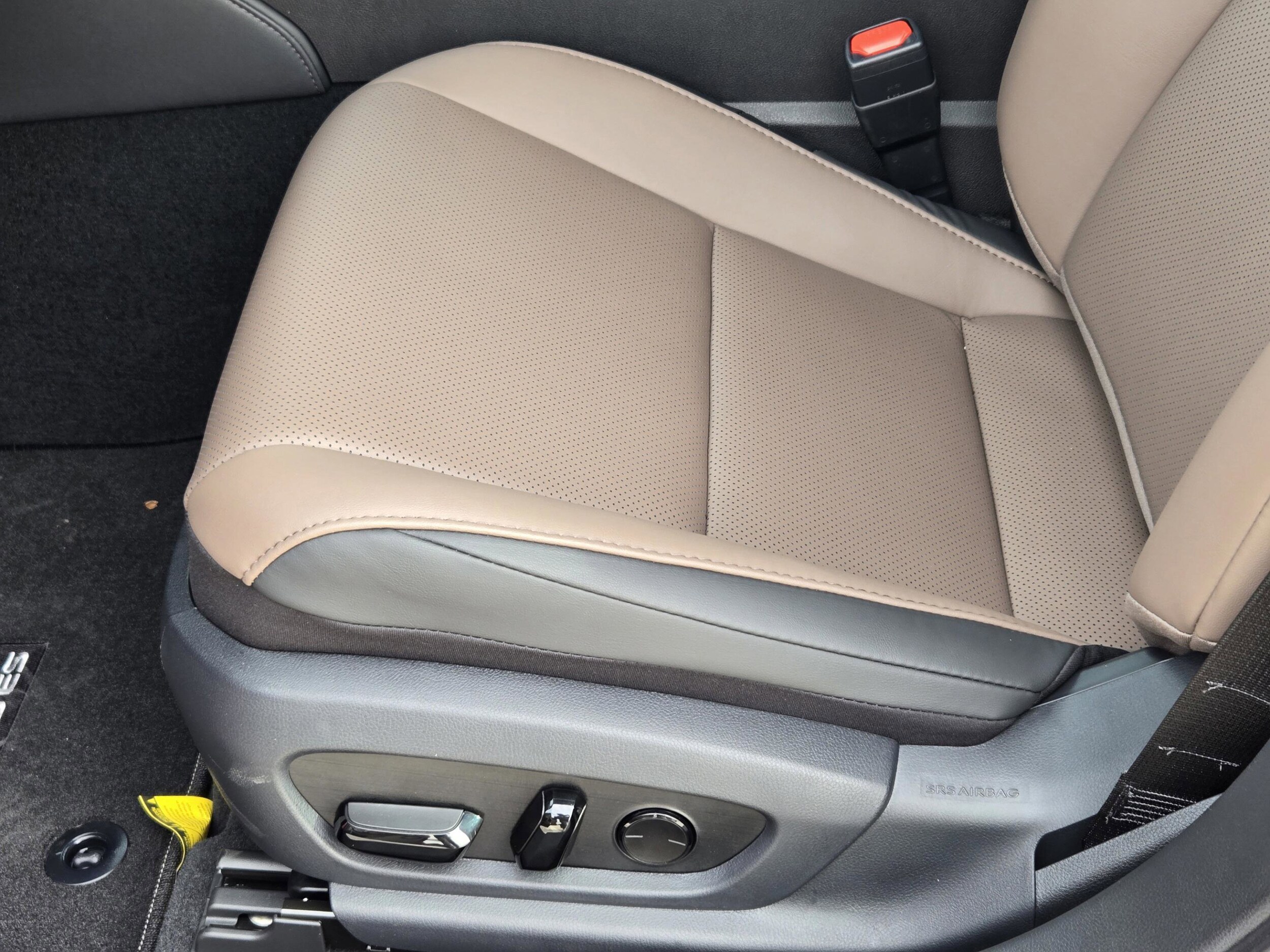 2025 Lexus ES 350 - Photo 17