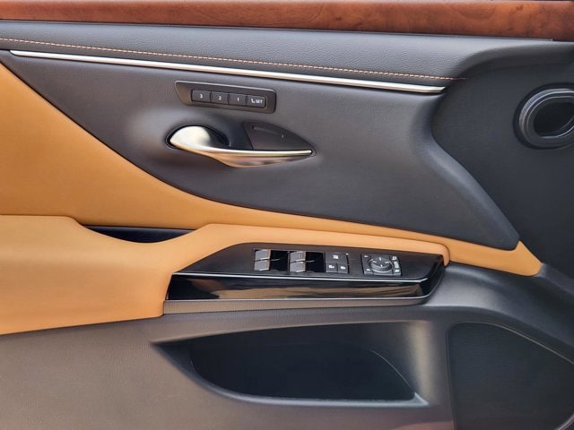 2025 Lexus ES 350 - Photo 16