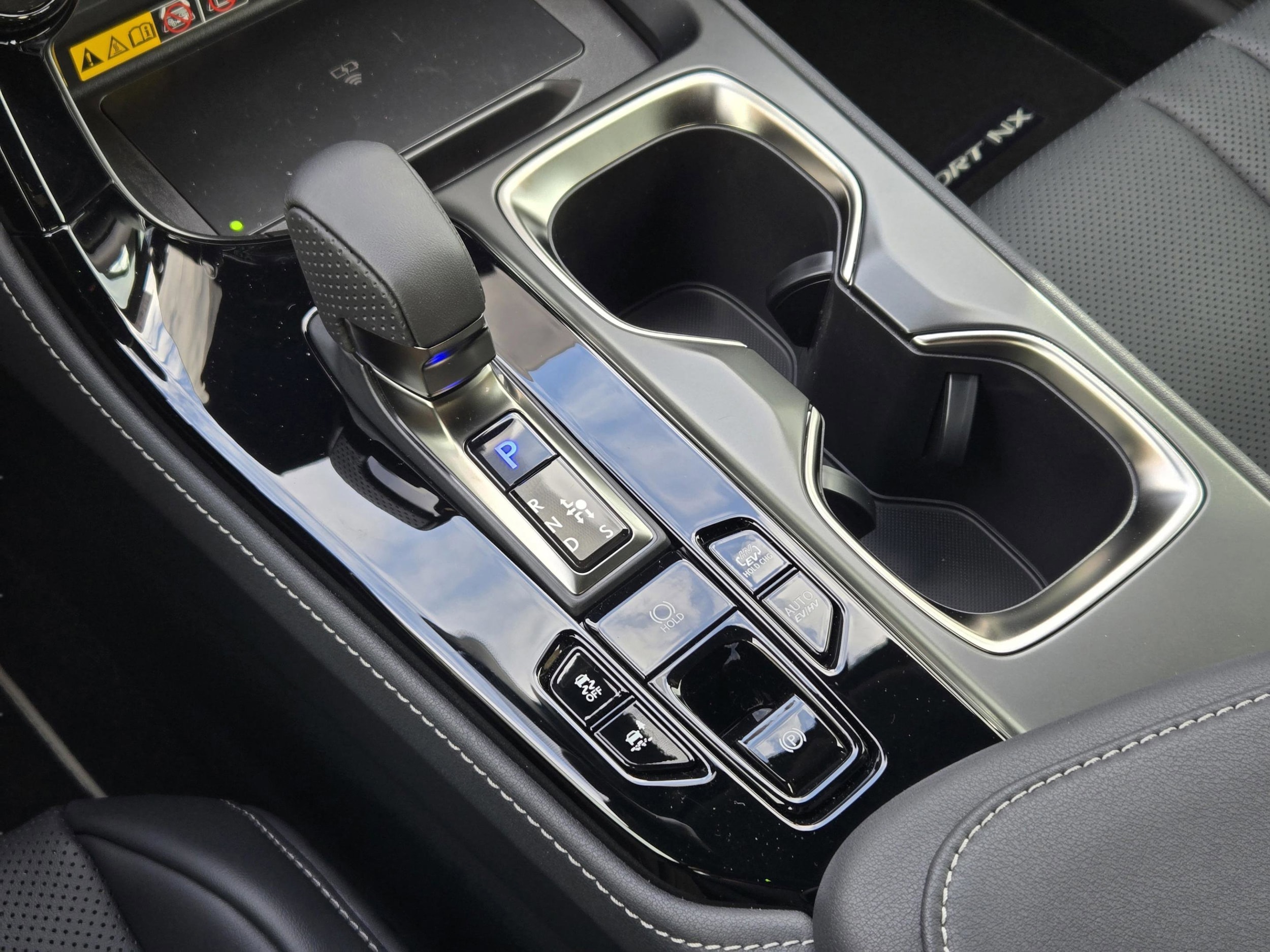 2026 Lexus NX 450h+ F-Sport - Photo 15