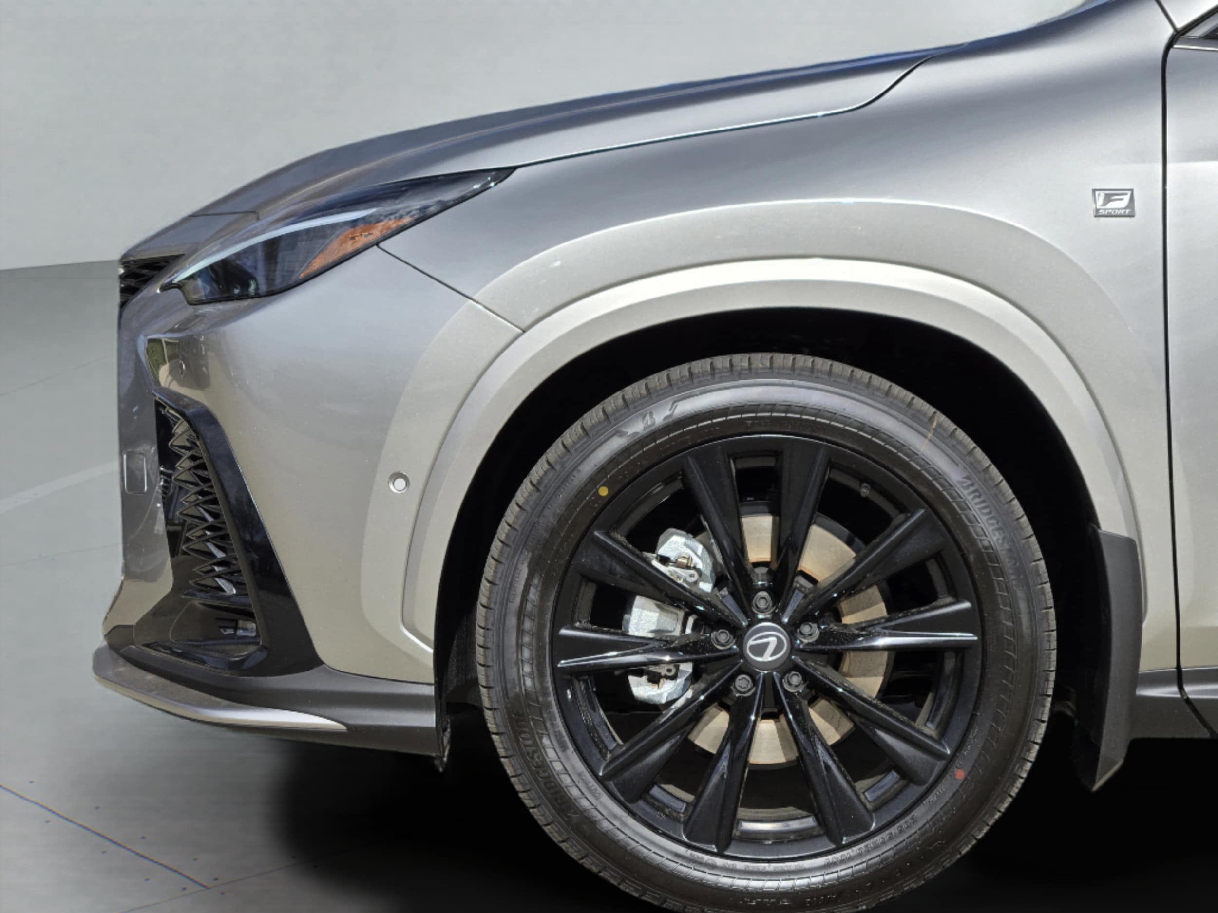 2026 Lexus NX 450h+ F-Sport - Photo 21