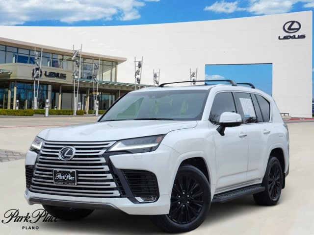 2023 Lexus LX Premium's photo