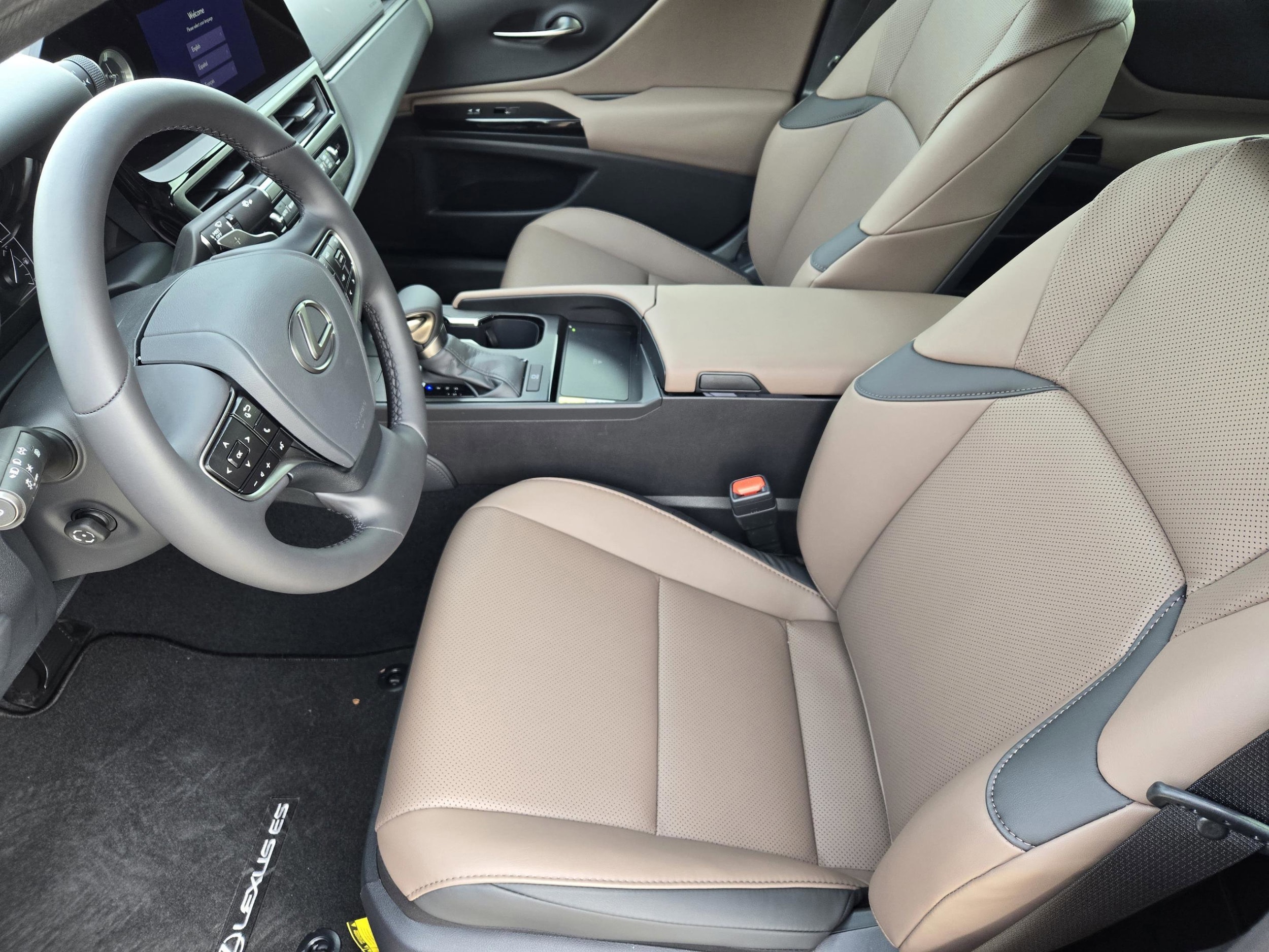2025 Lexus ES 350 - Photo 9