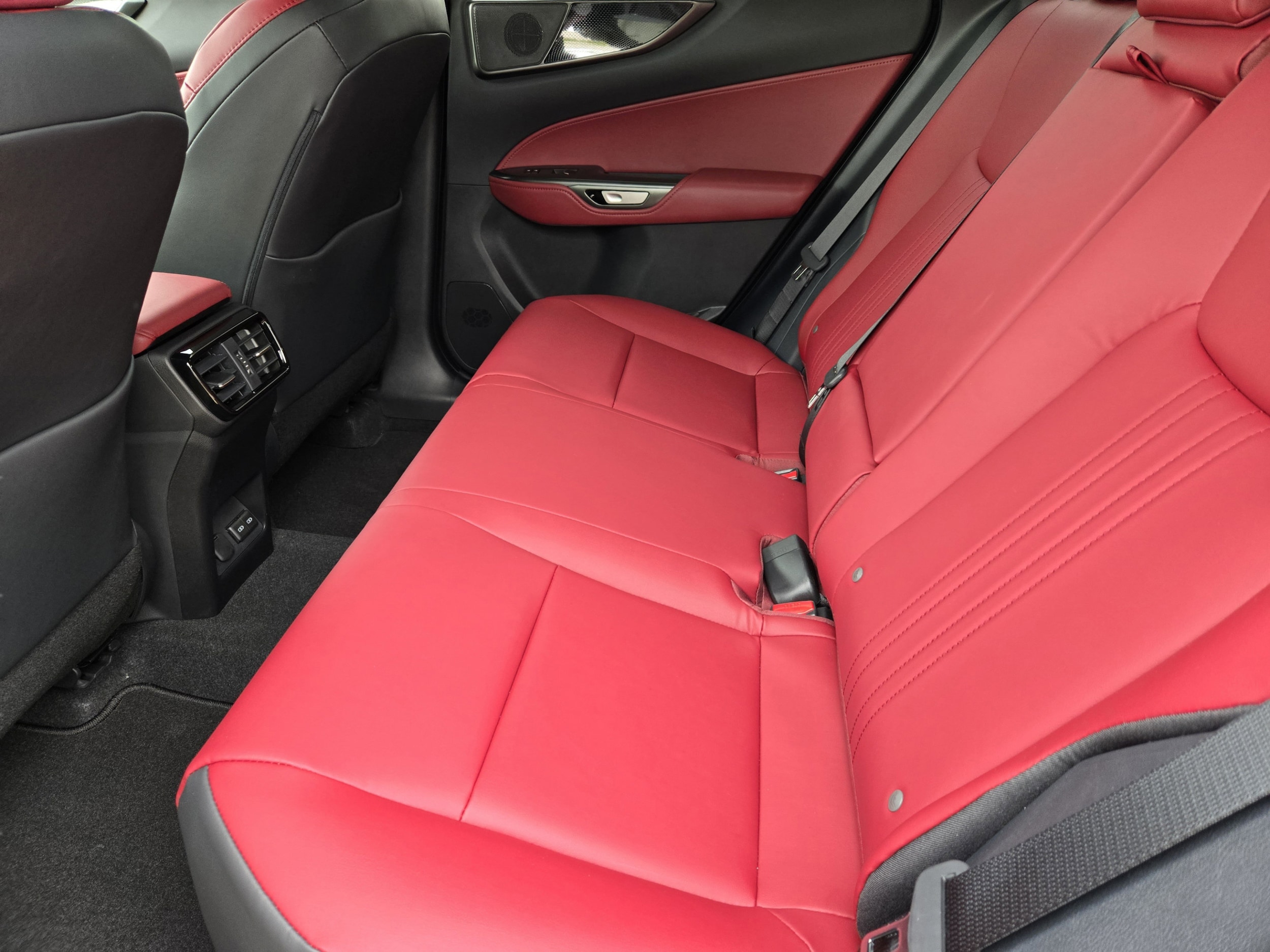 2026 Lexus NX 350 - Photo 17