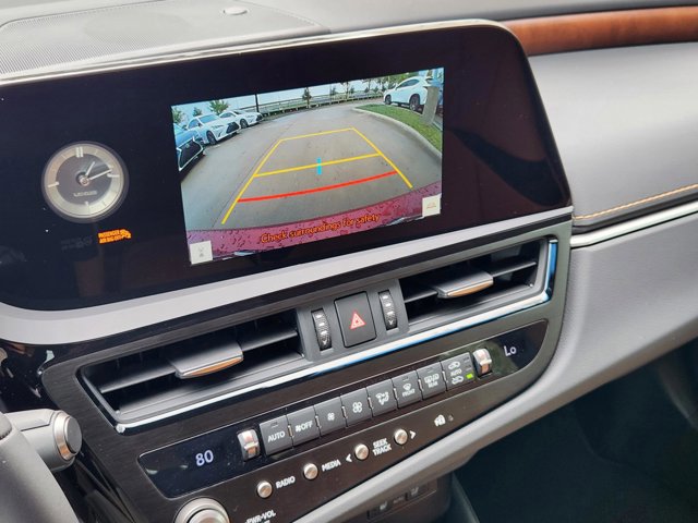 2025 Lexus ES 350 - Photo 13