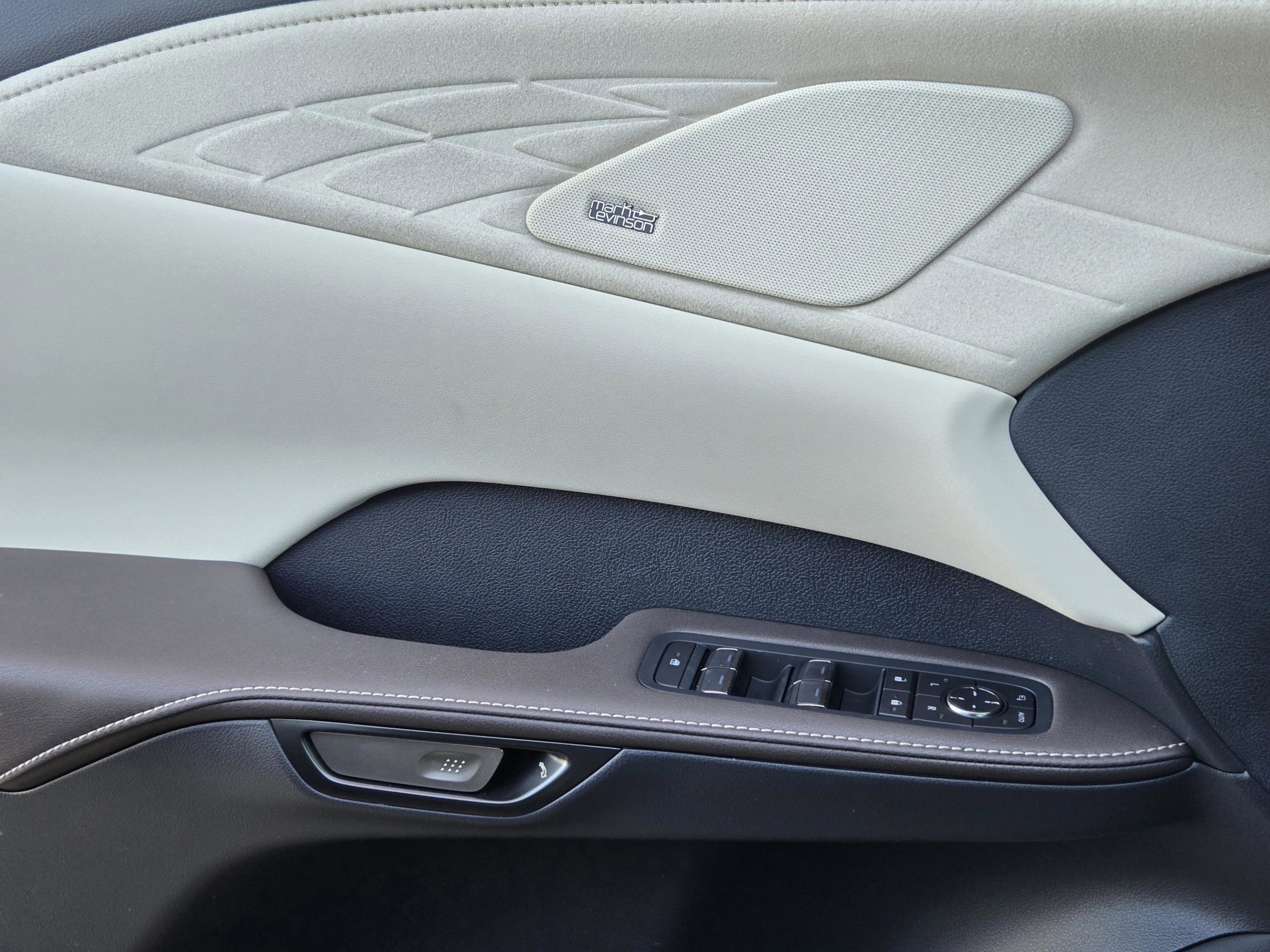 2026 Lexus RX 350h Luxury - Photo 16