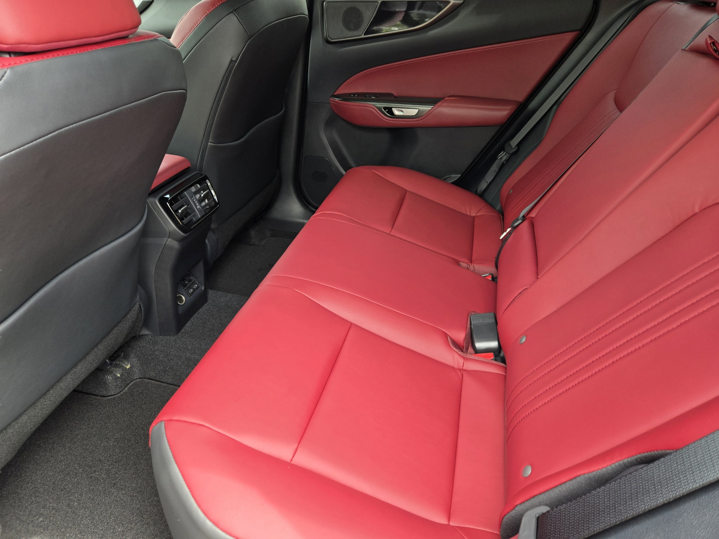 2026 Lexus NX 350 - Photo 18