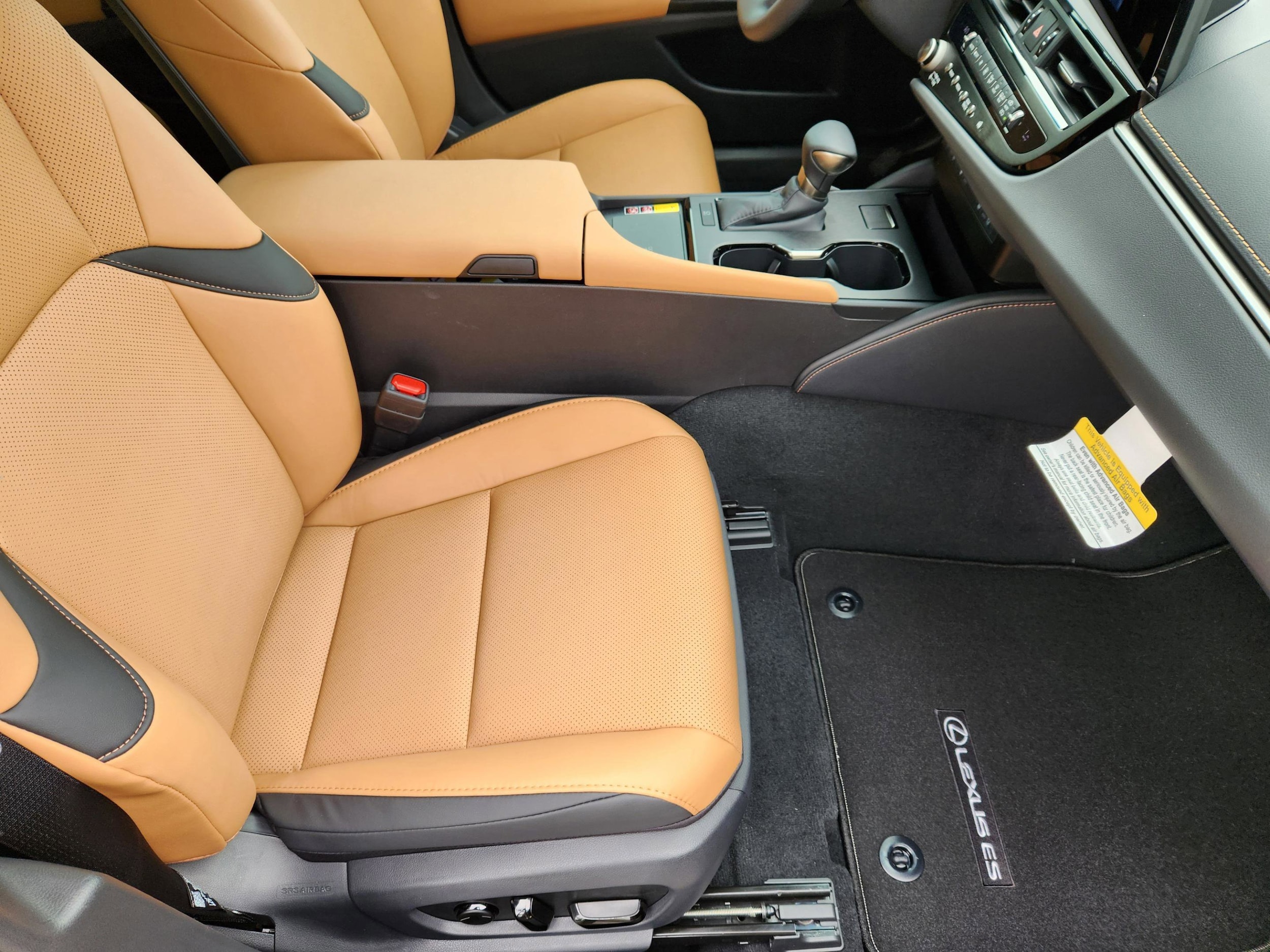 2025 Lexus ES 350 - Photo 10