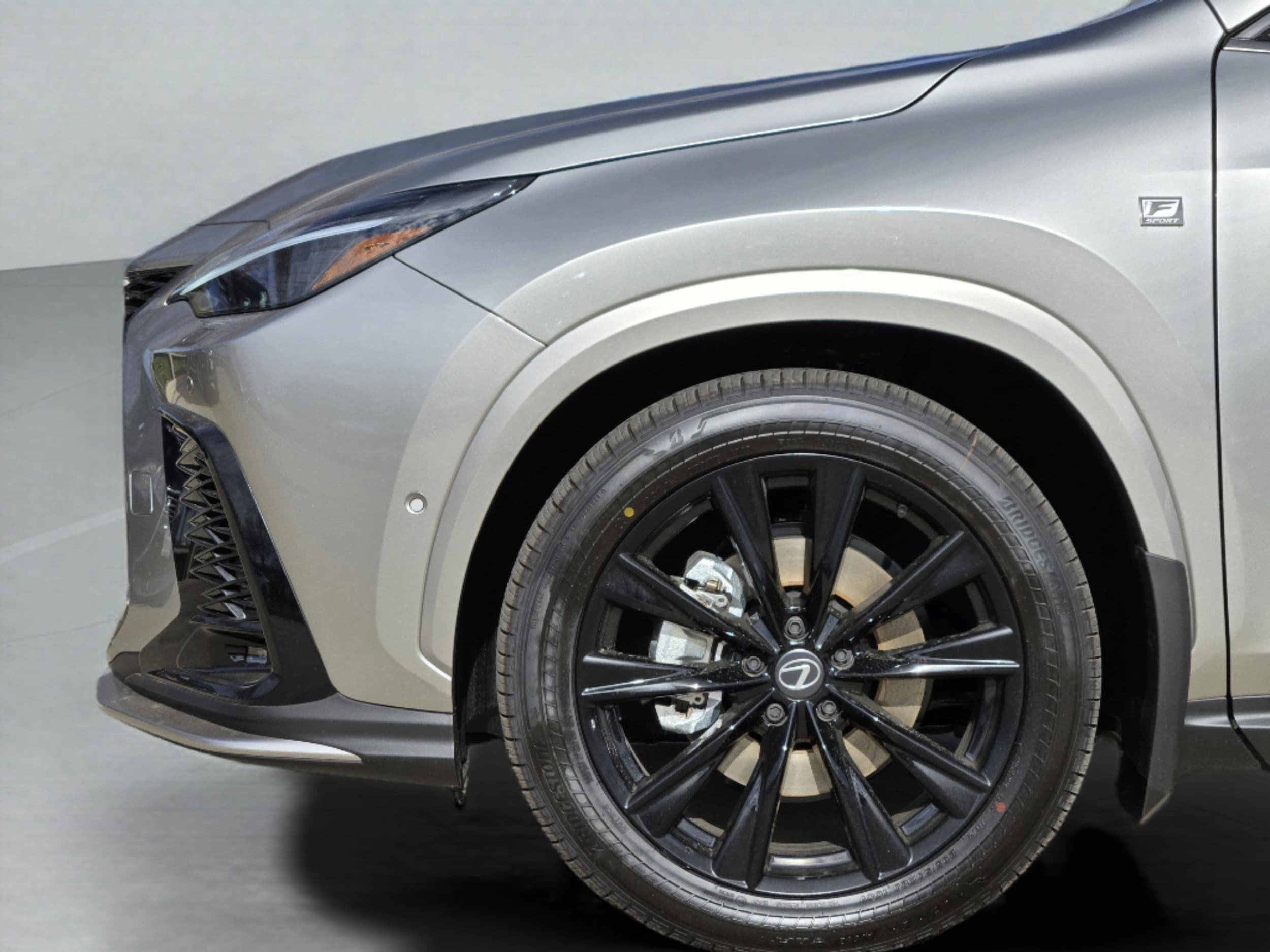 2026 Lexus NX 450h+ F-Sport - Photo 7