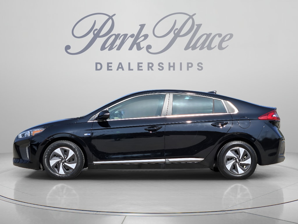 Used 2017 Hyundai IONIQ Hybrid SEL Hatchback