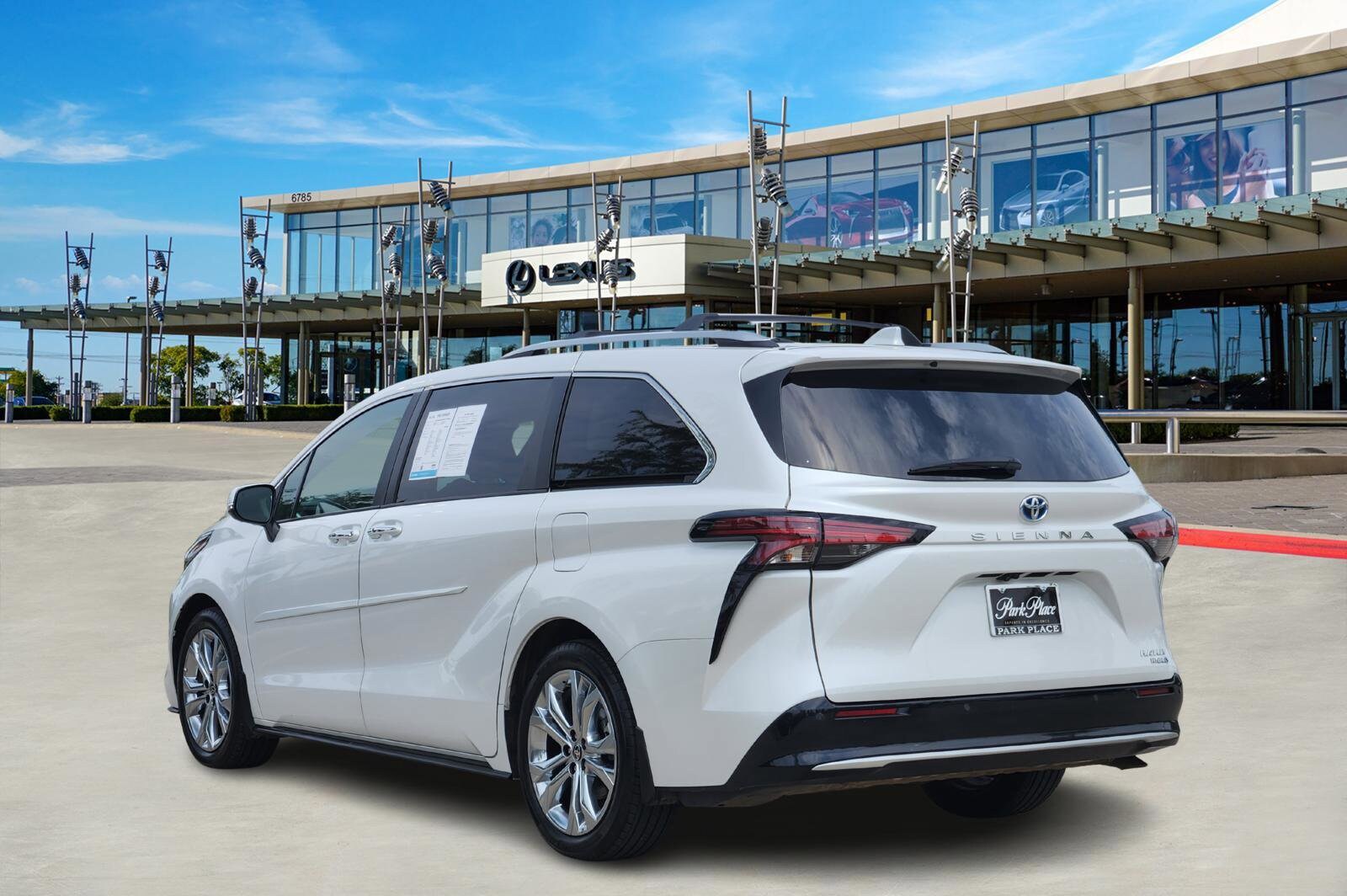 2024 Toyota Sienna Platinum photo 4