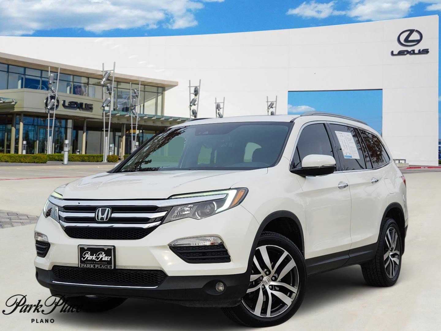 2018 Honda Pilot Elite's photo