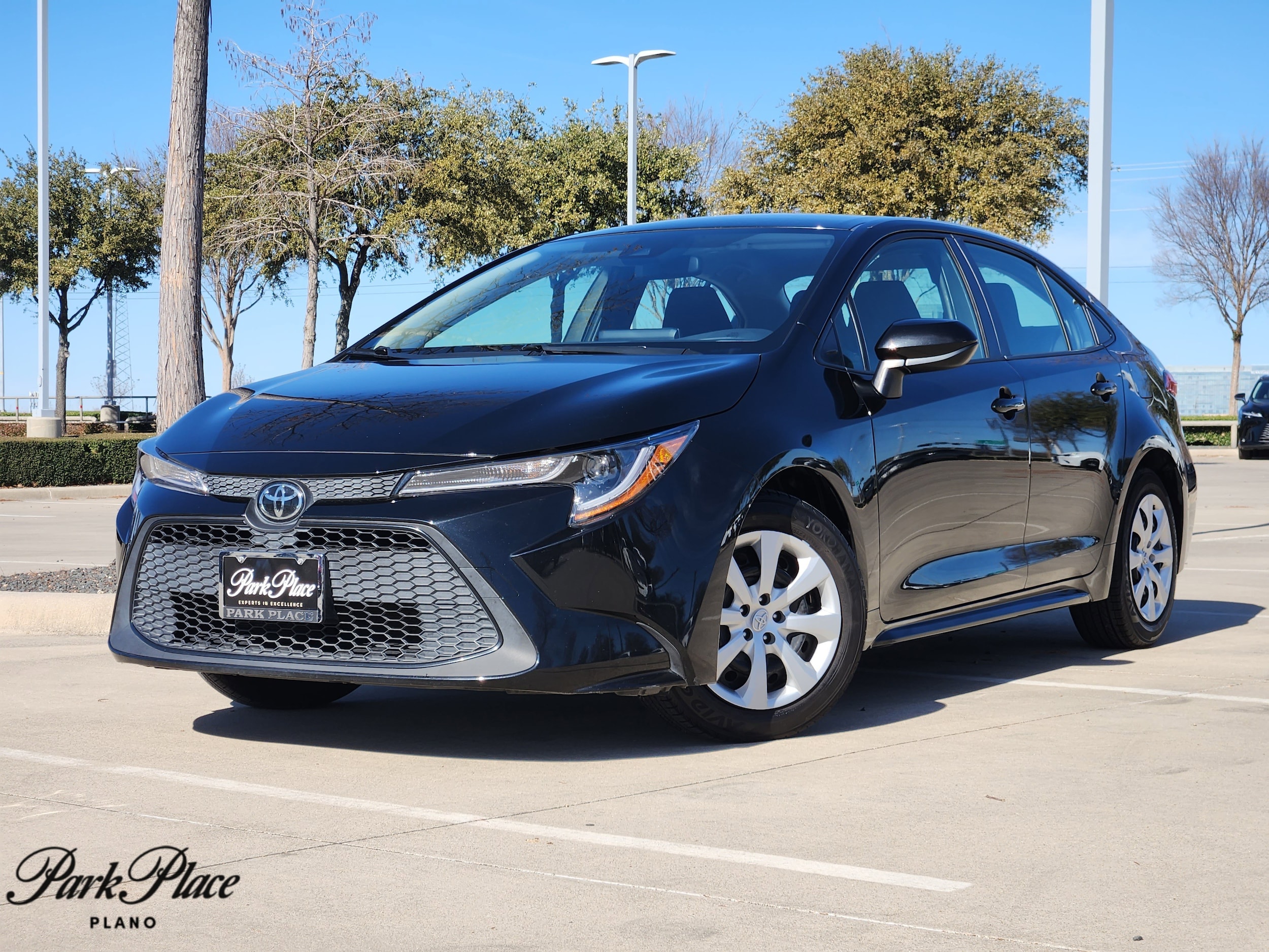 2022 Toyota Corolla LE's photo