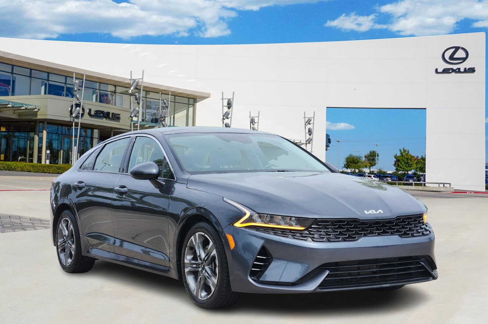 2022 Kia K5 EX photo 2