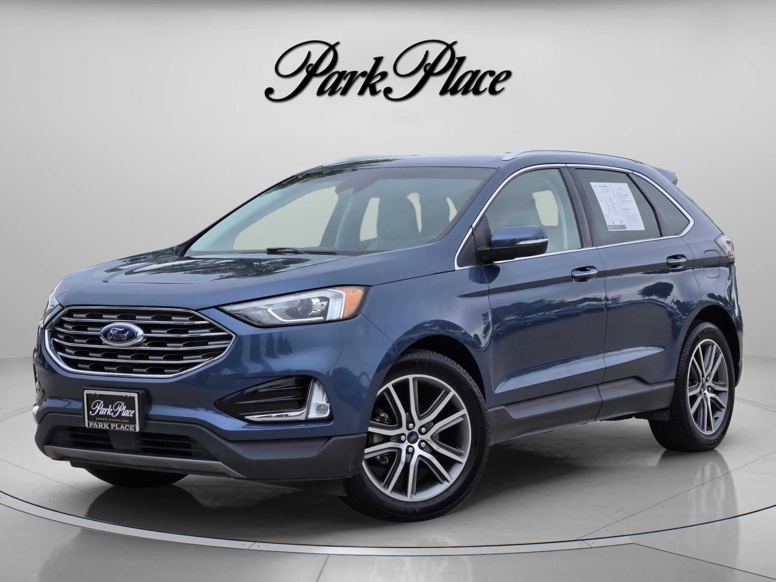 2019 Ford Edge Titanium's photo