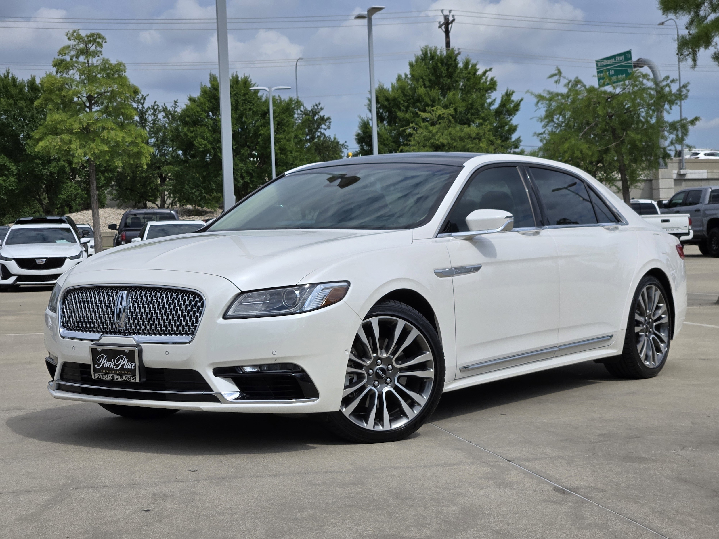 2017 Lincoln Continental Reserve FWD's photo