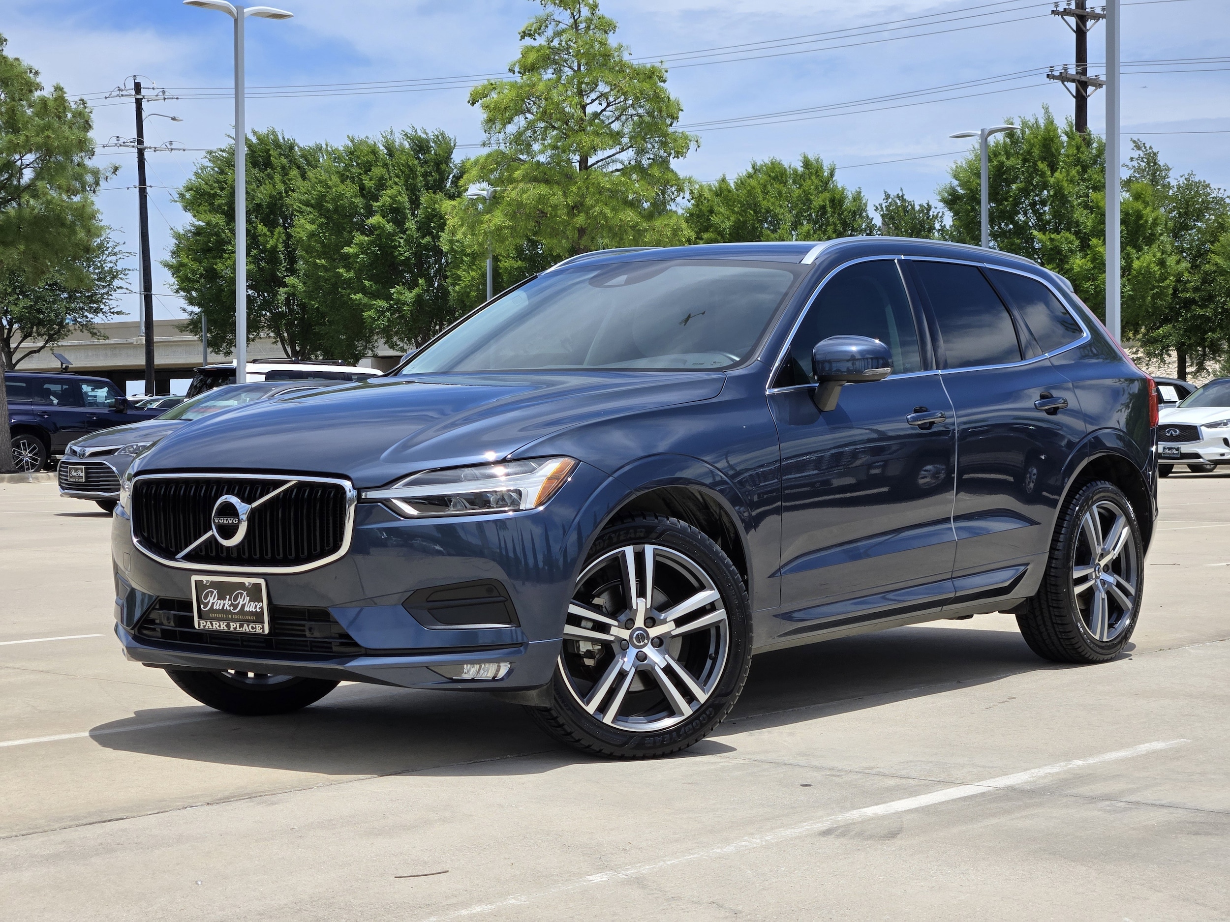 2021 Volvo XC60 T5 Momentum FWD's photo