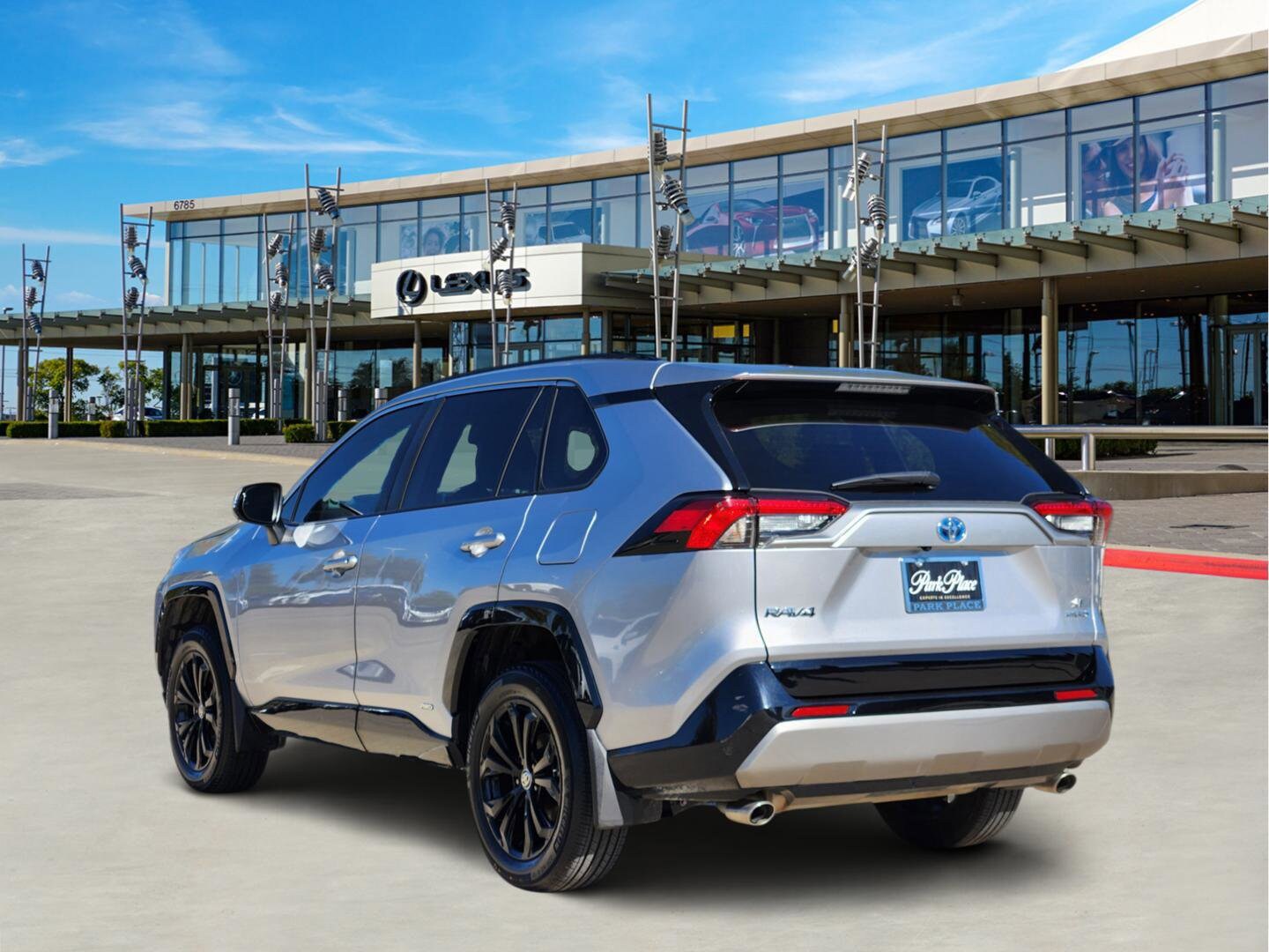 2024 Toyota RAV4 Hybrid SE photo 4