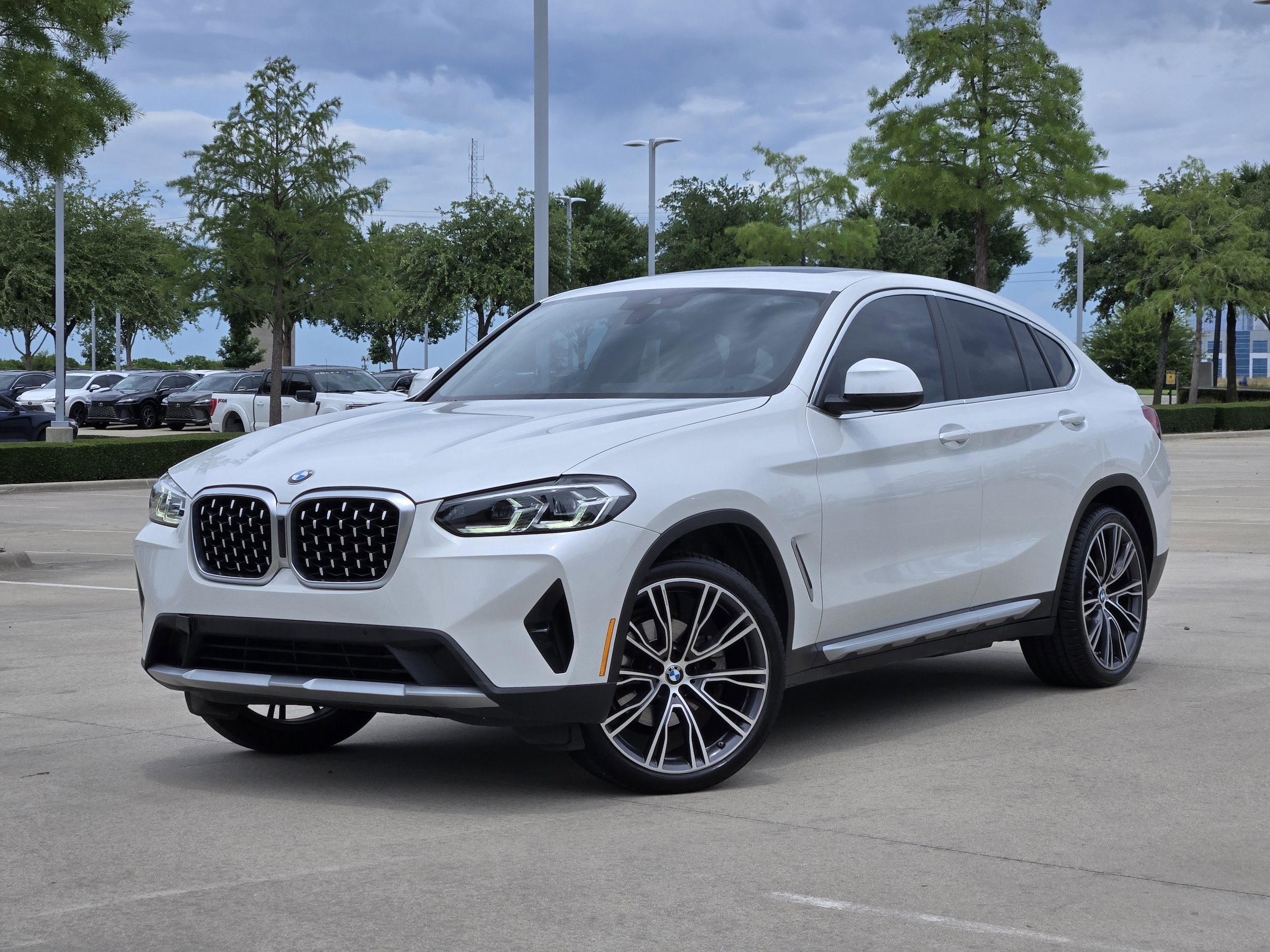 2022 BMW X4 xDrive30i's photo