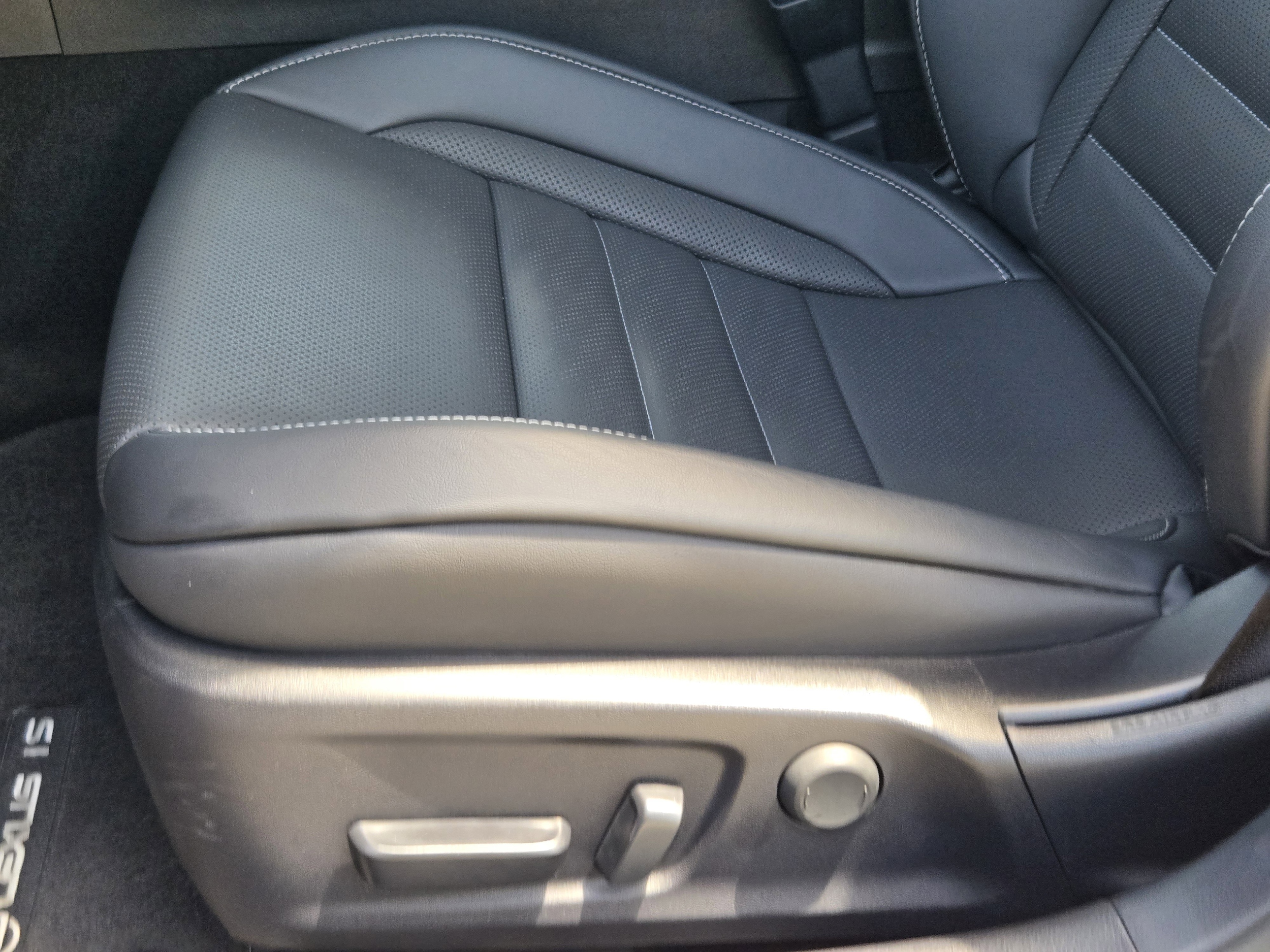 2025 Lexus IS 500 F SPORT PERFORMANCE - Photo 36