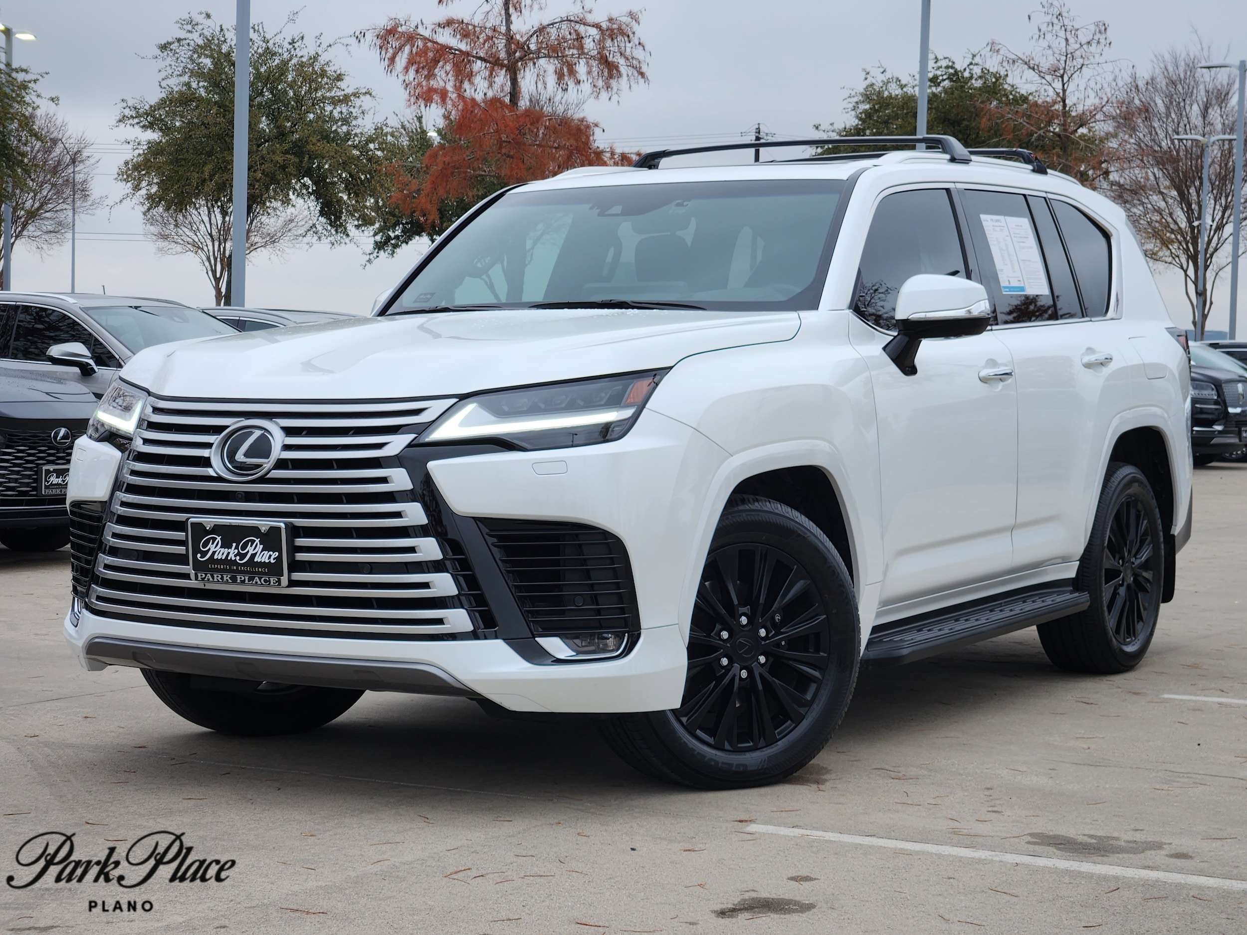 2023 Lexus LX Premium's photo