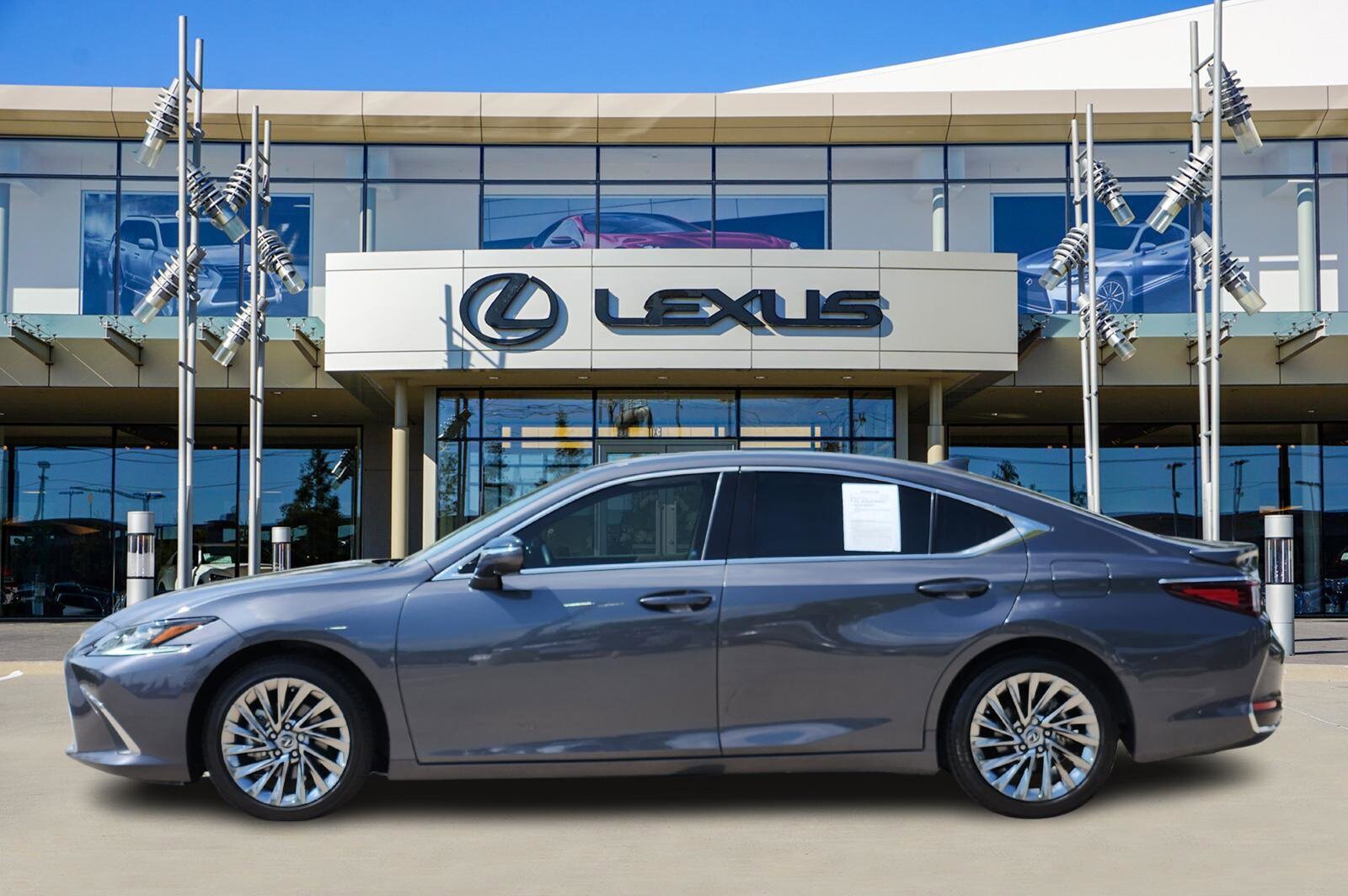 2024 Lexus ES 300h Ultra Luxury photo 2