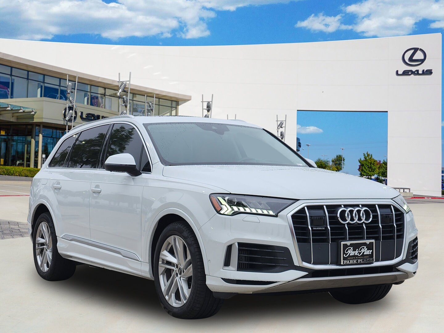 2021 Audi Q7 55 Prestige photo 2