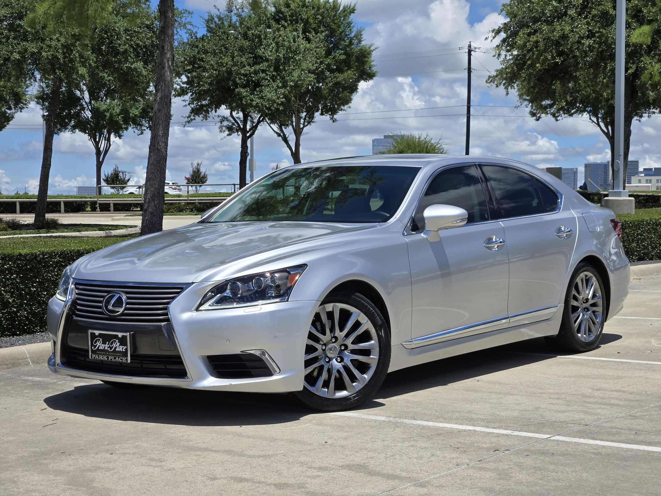 2015 Lexus LS 500's photo