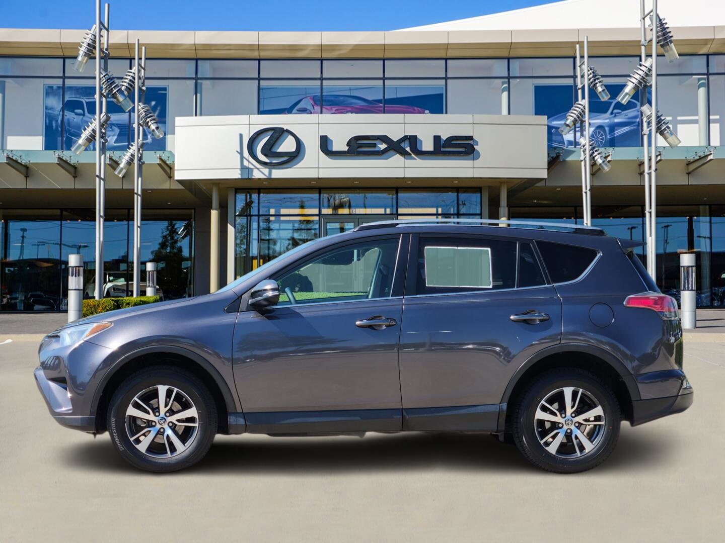 2018 Toyota RAV4 XLE photo 2