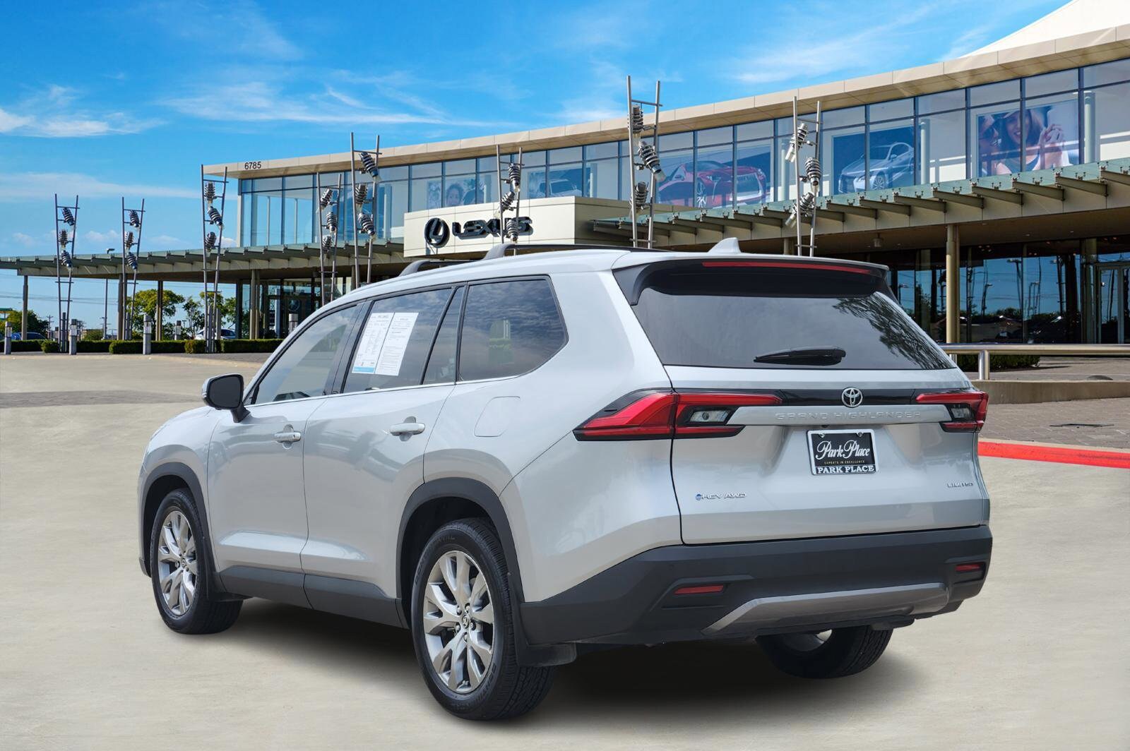 2024 Toyota Highlander Hybrid Limited photo 4
