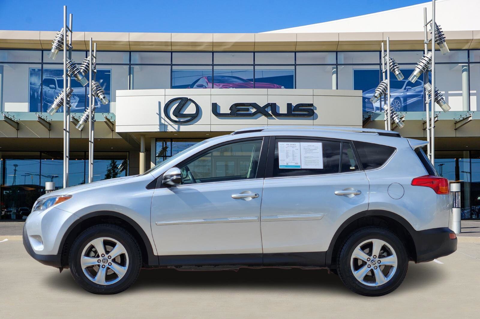 2015 Toyota RAV4 XLE photo 2
