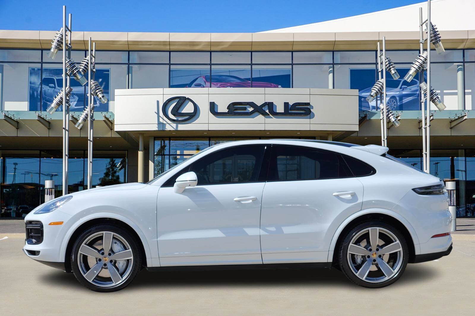 2023 Porsche Cayenne Coupe Turbo photo 3