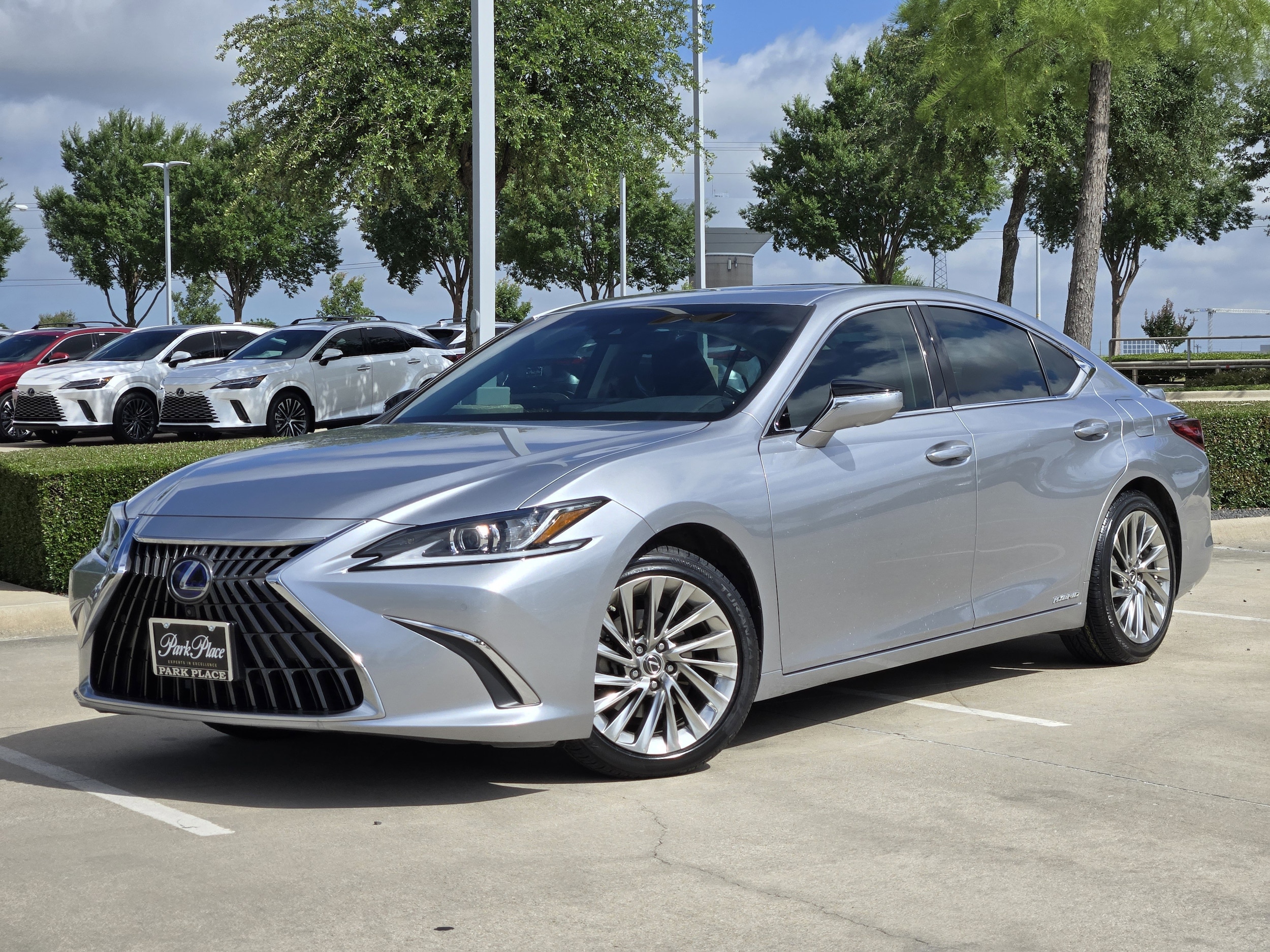 2022 Lexus ES 300h 300h Luxury's photo