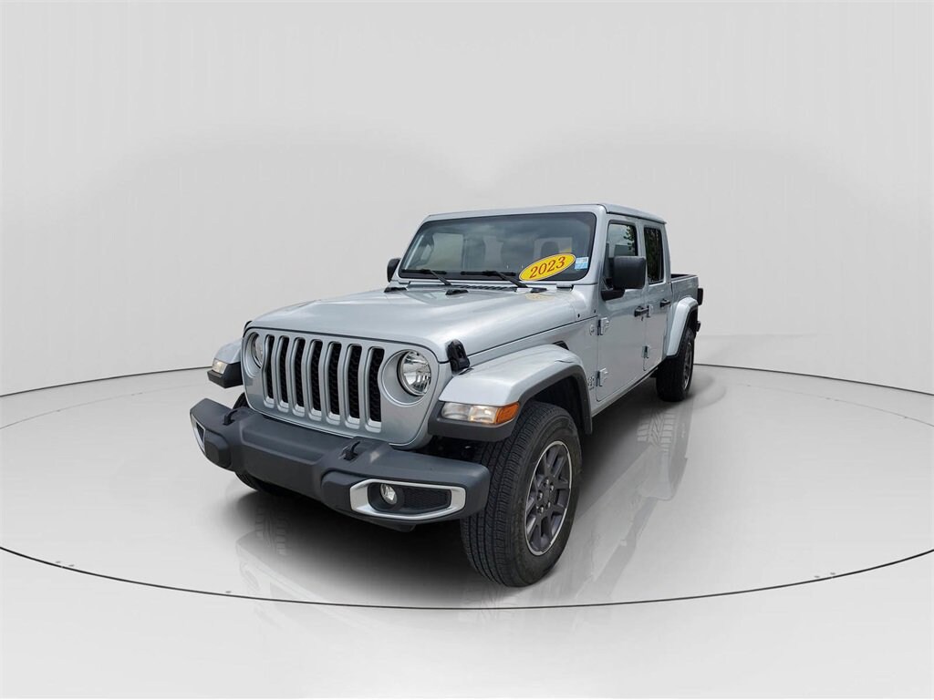 Used 2023 Jeep Gladiator Overland Truck Crew Cab
