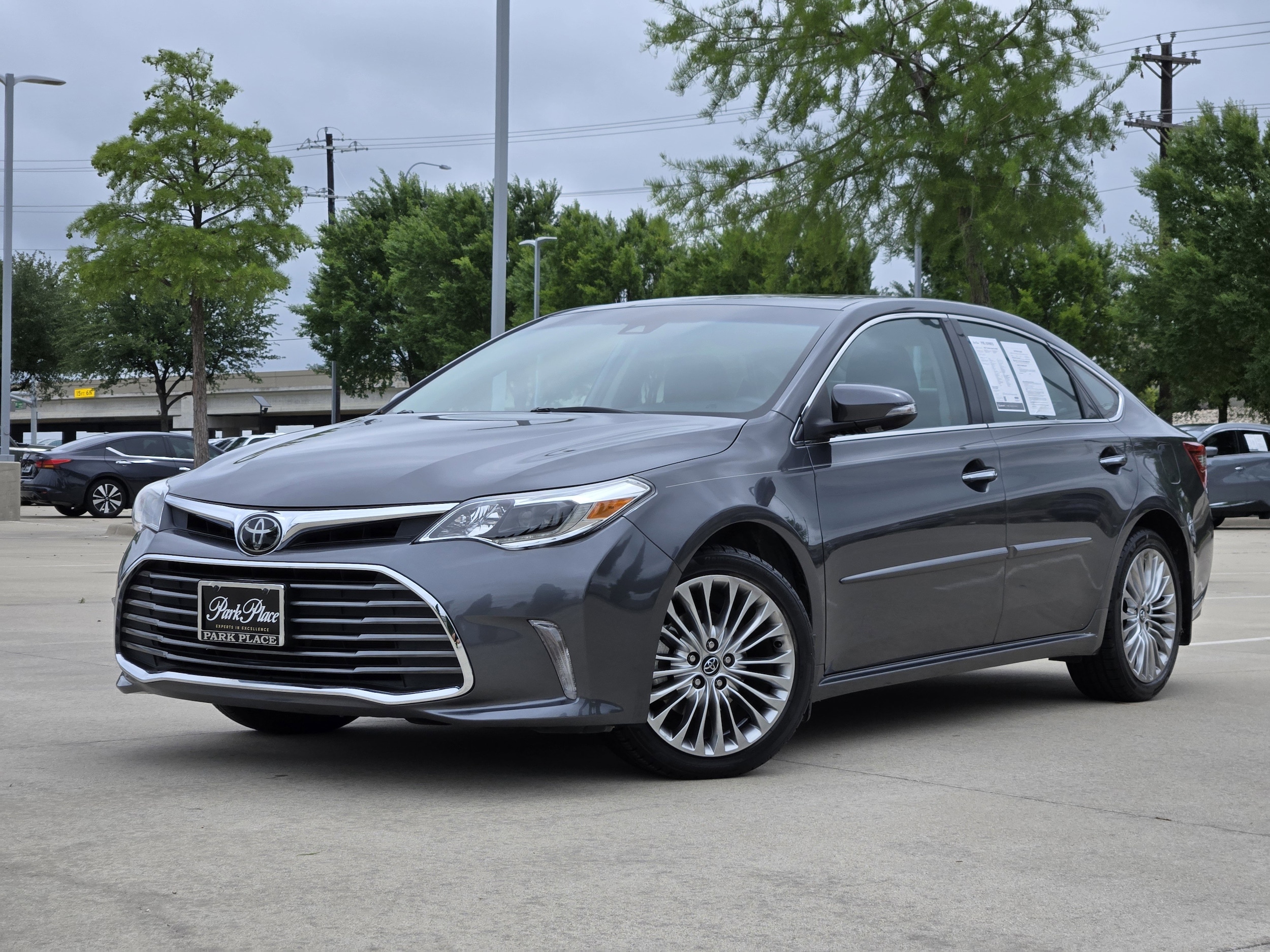 2017 Toyota Avalon Limited's photo
