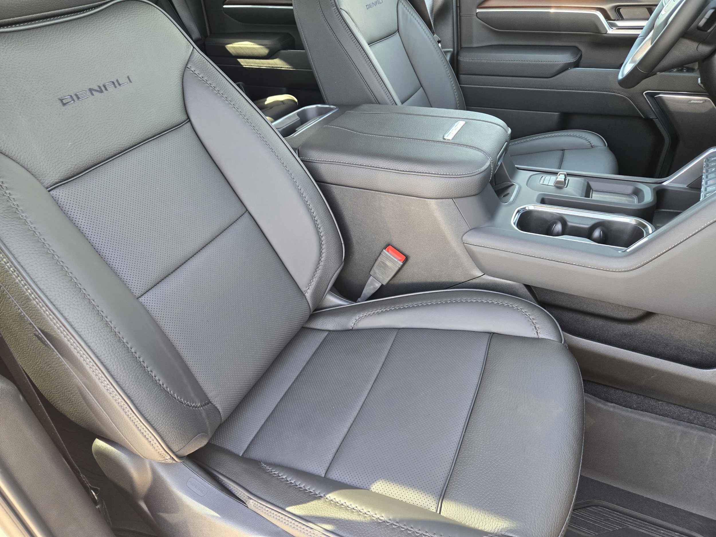 2026 GMC Sierra 3500HD Denali - Photo 9