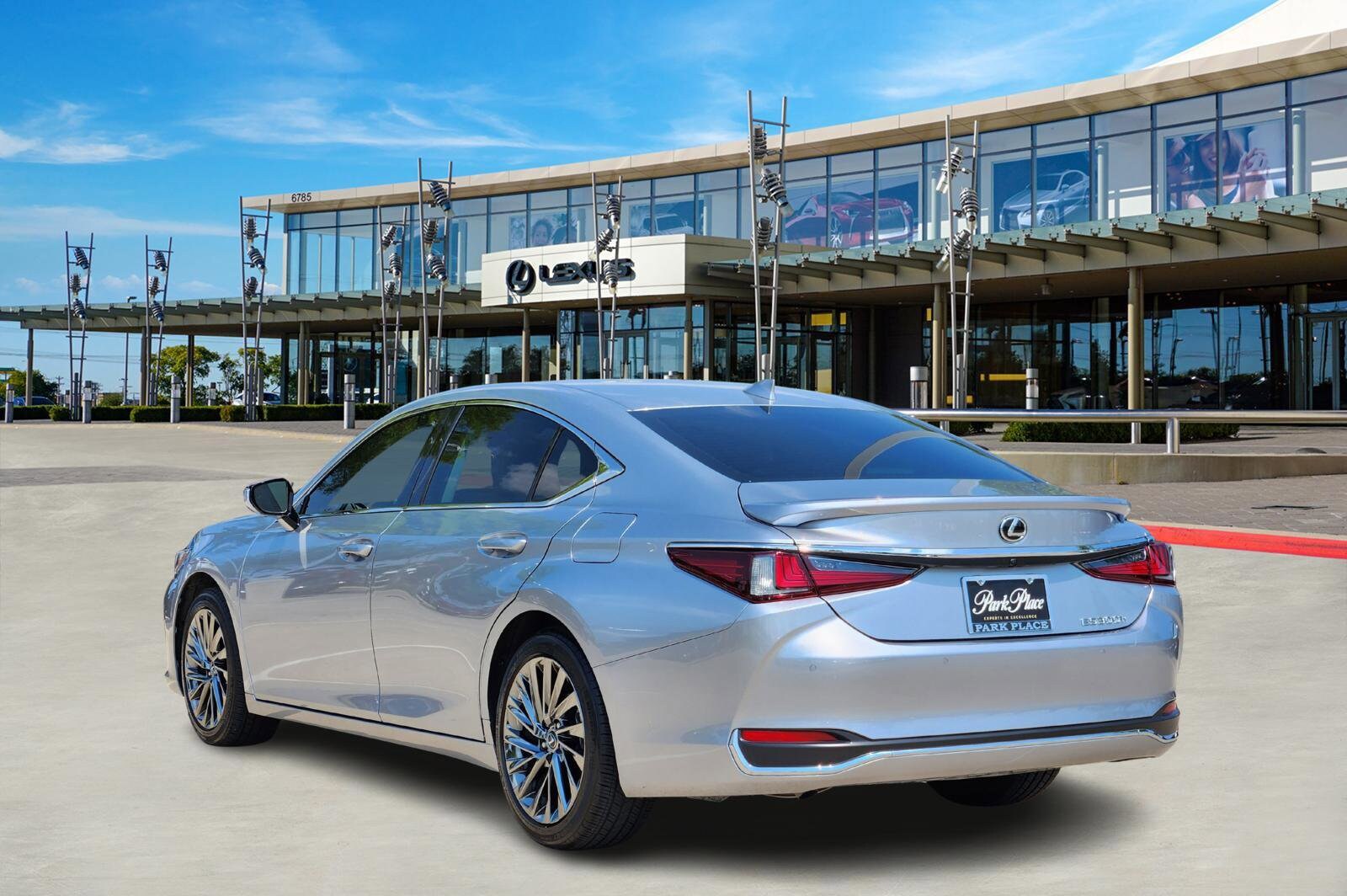 2024 Lexus ES 300h Ultra Luxury photo 3