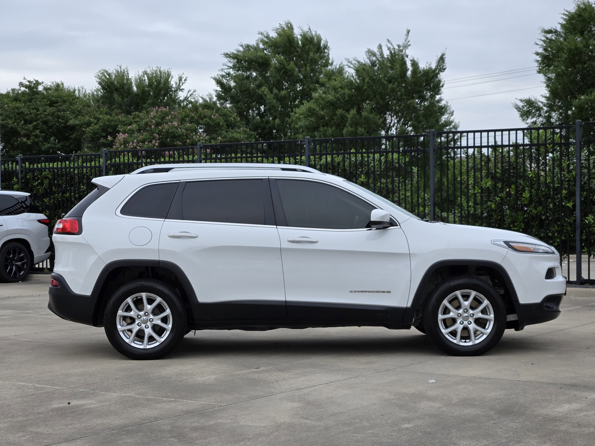 Used 2016 Jeep Cherokee Latitude with VIN 1C4PJLCB6GW167951 for sale in Plano, TX