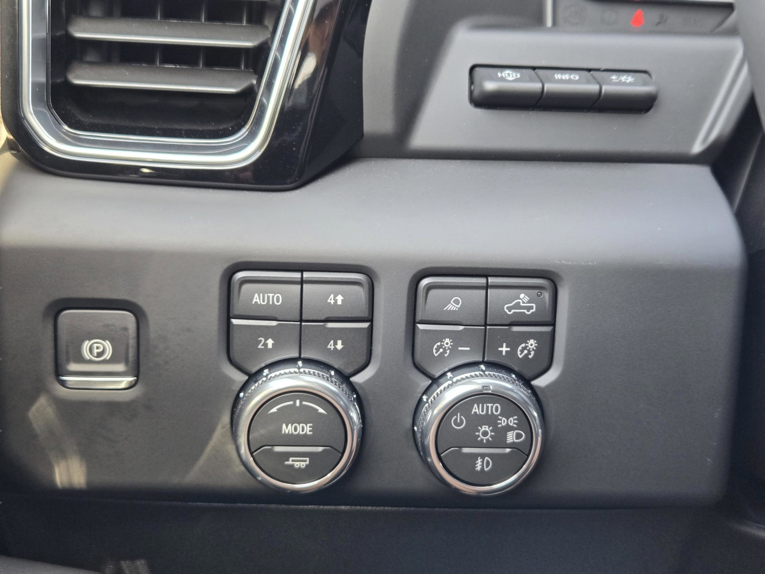 2026 GMC Sierra 3500HD Denali - Photo 18