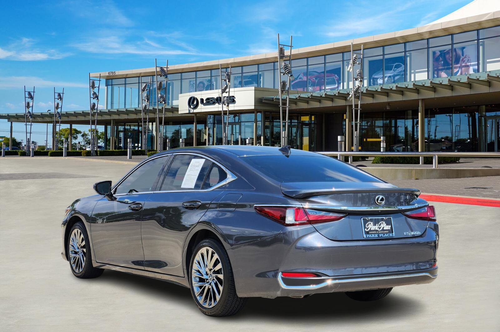 2024 Lexus ES 300h Ultra Luxury photo 3
