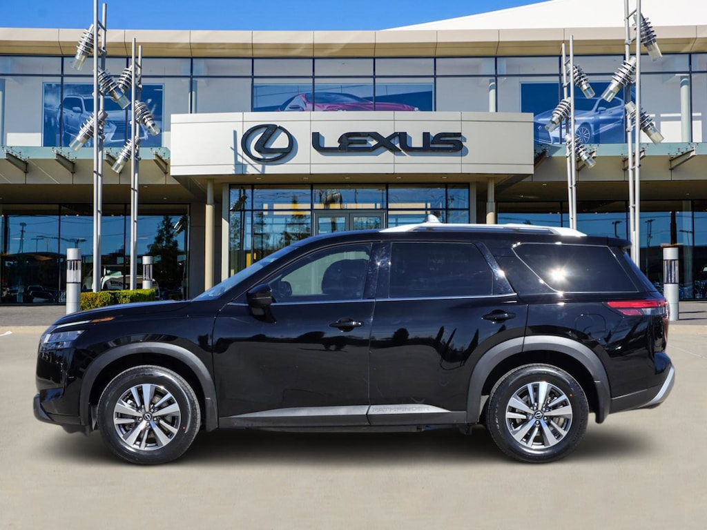 Used 2024 Nissan Pathfinder SL SUV