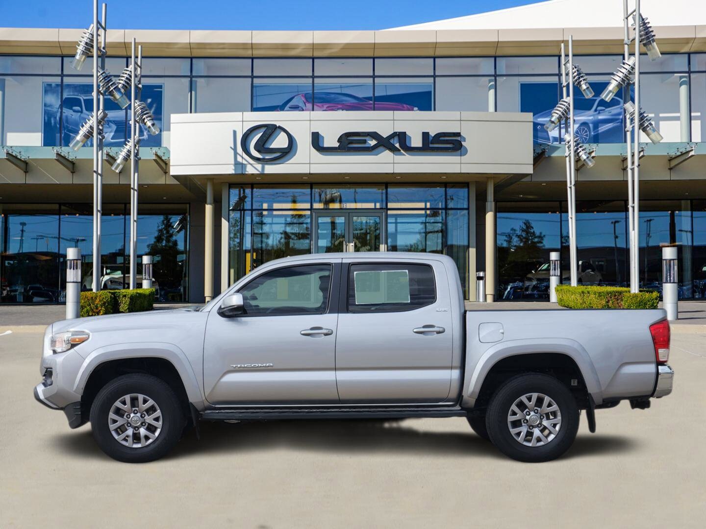 2017 Toyota Tacoma SR5 photo 3