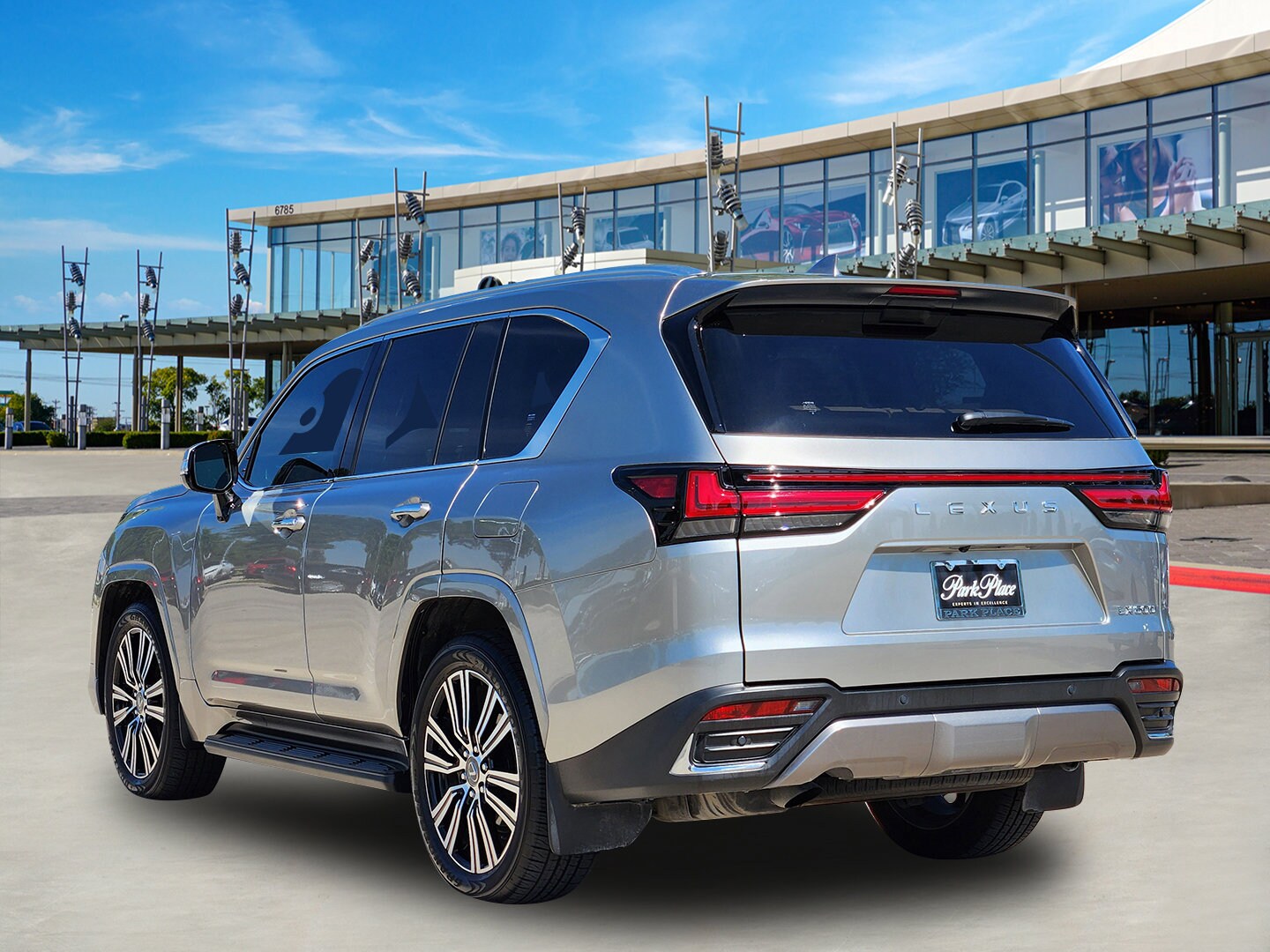 2024 Lexus LX 600 Luxury photo 3