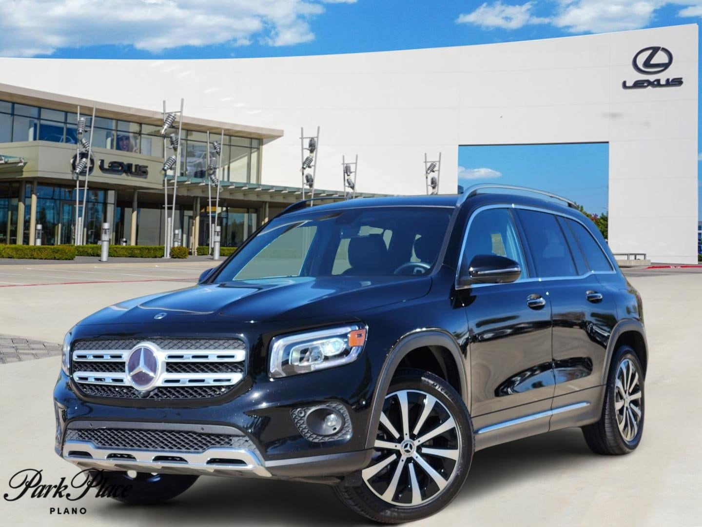 2023 Mercedes-Benz GLB Base's photo