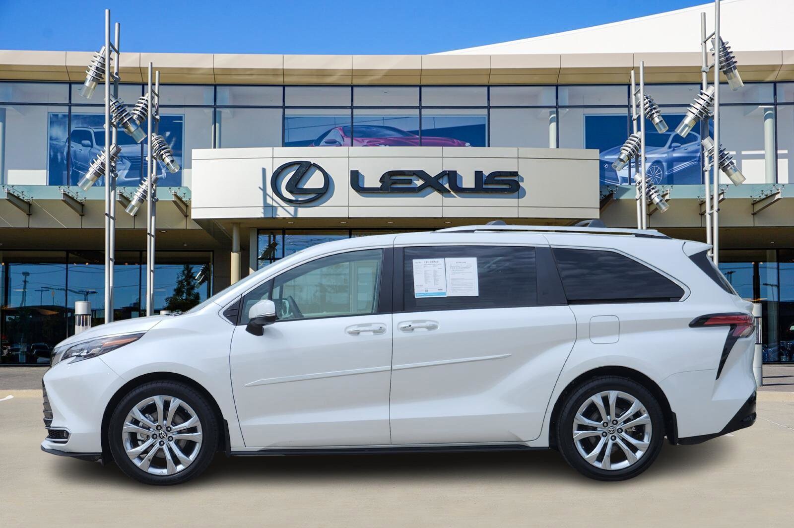 2024 Toyota Sienna Platinum photo 3