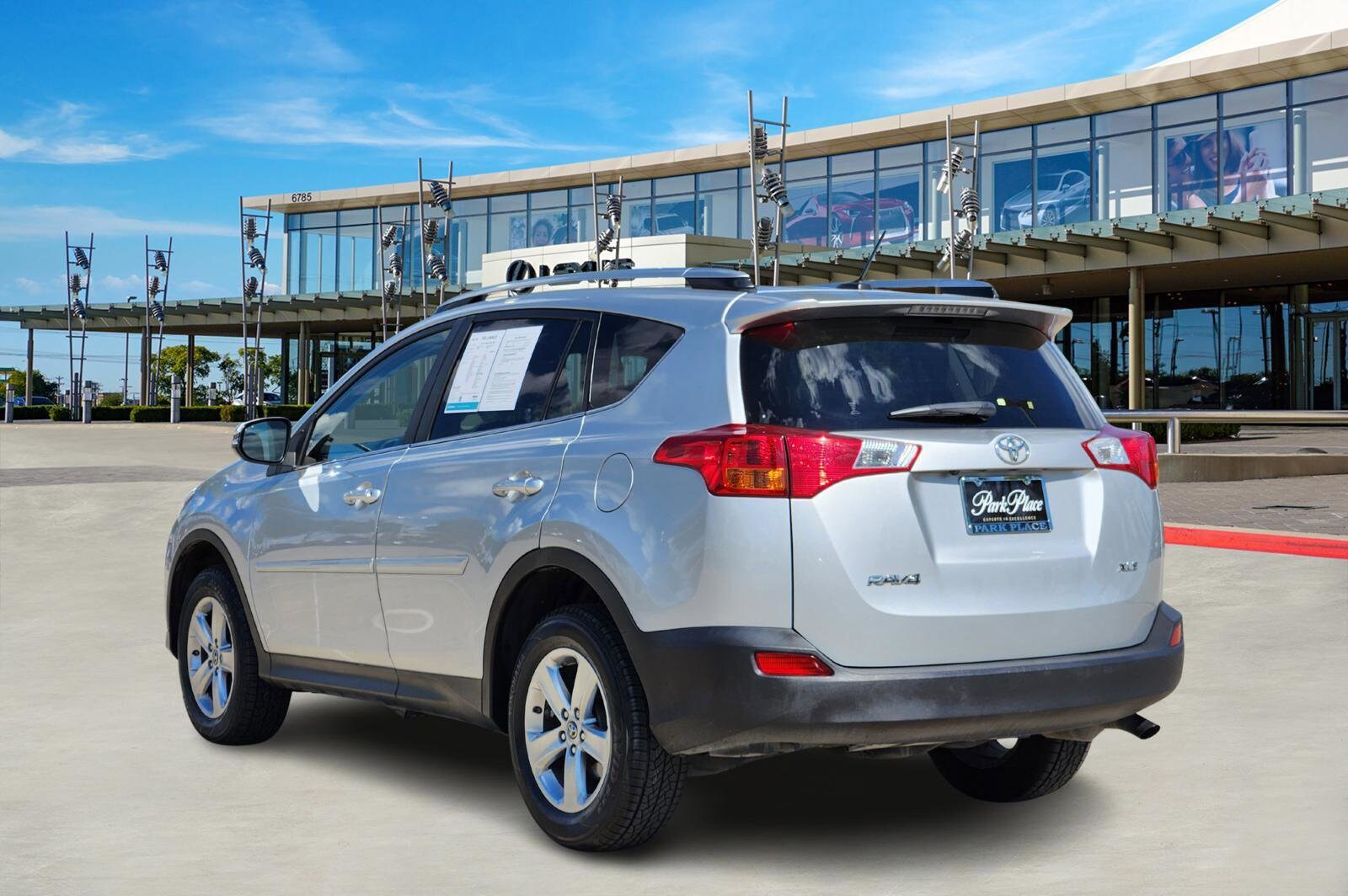 2015 Toyota RAV4 XLE photo 3