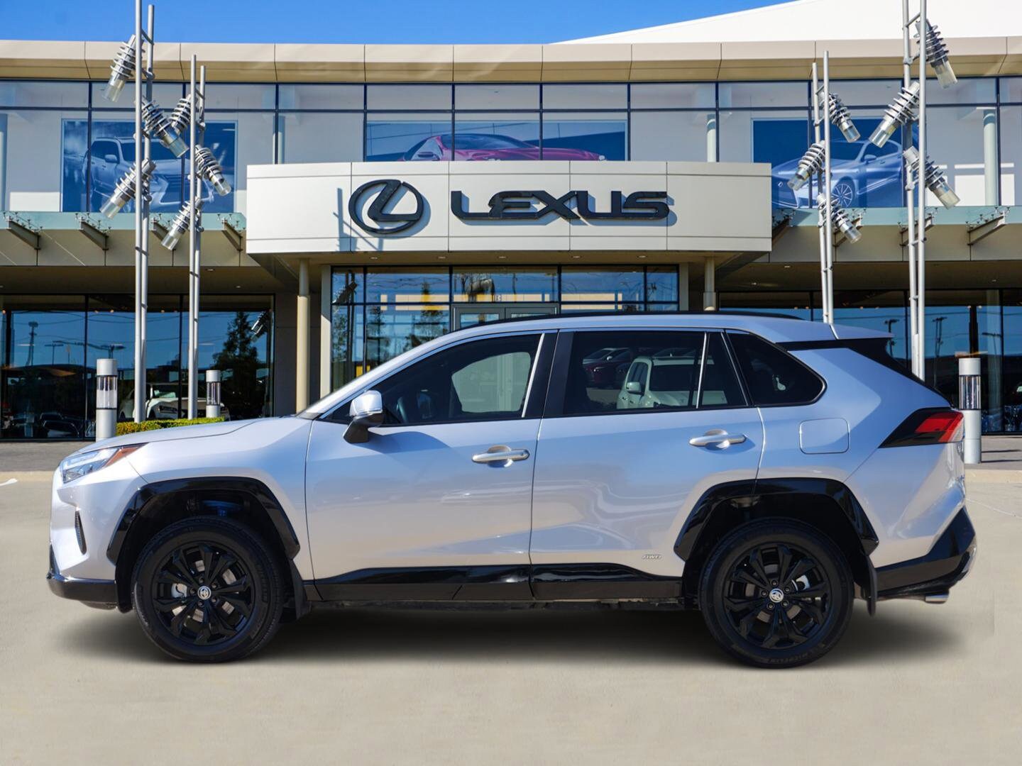 2024 Toyota RAV4 Hybrid SE photo 3
