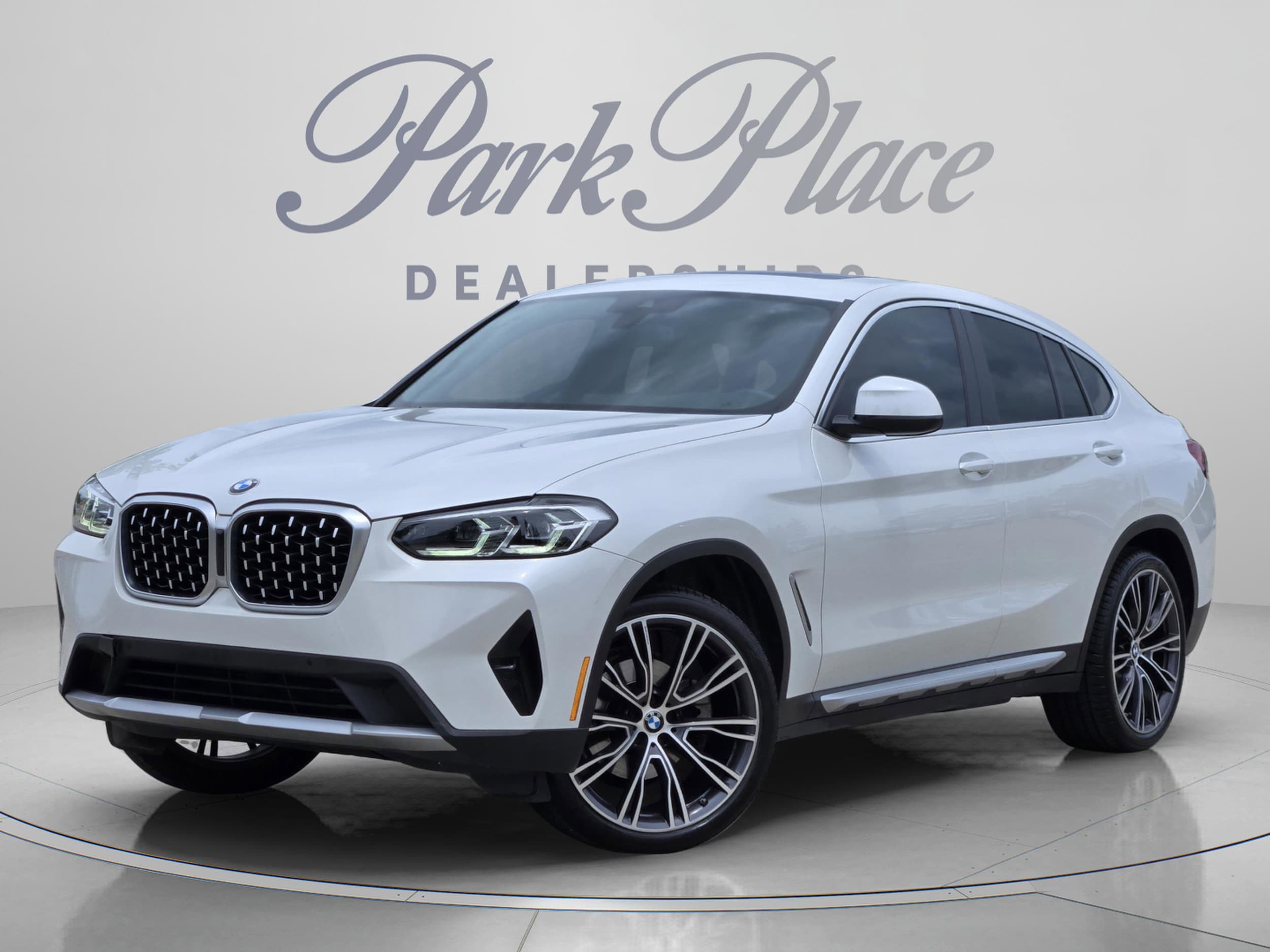 2022 BMW X4 xDrive30i's photo